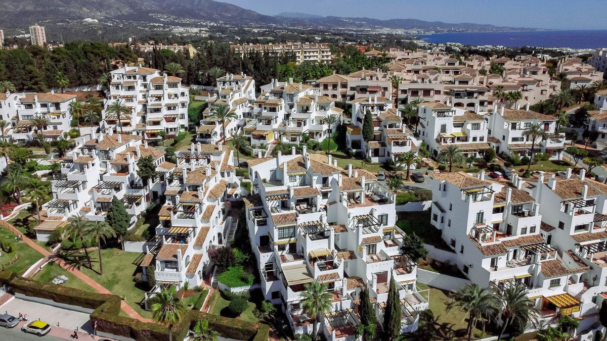 3 Bed Ground Floor Apartment in Nueva Andalucía