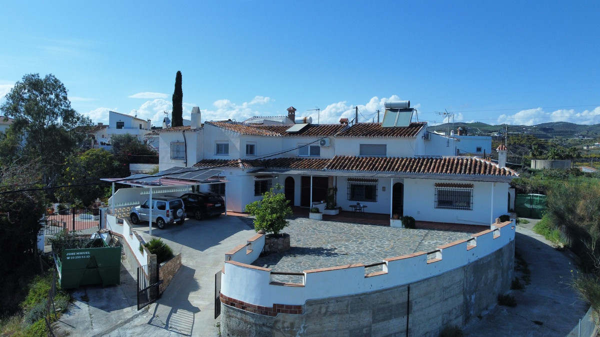 4 Bed Detached Villa in Almayate