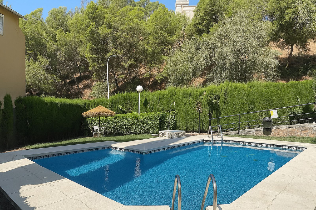 3 Bed Middle Floor Apartment in Málaga Este