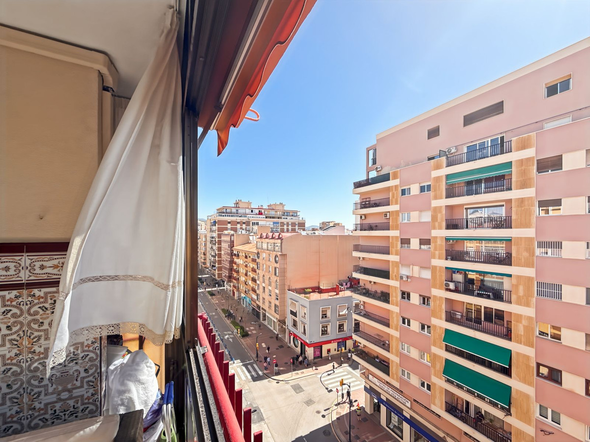 4 Bed Top Floor Apartment in Perchel Sur