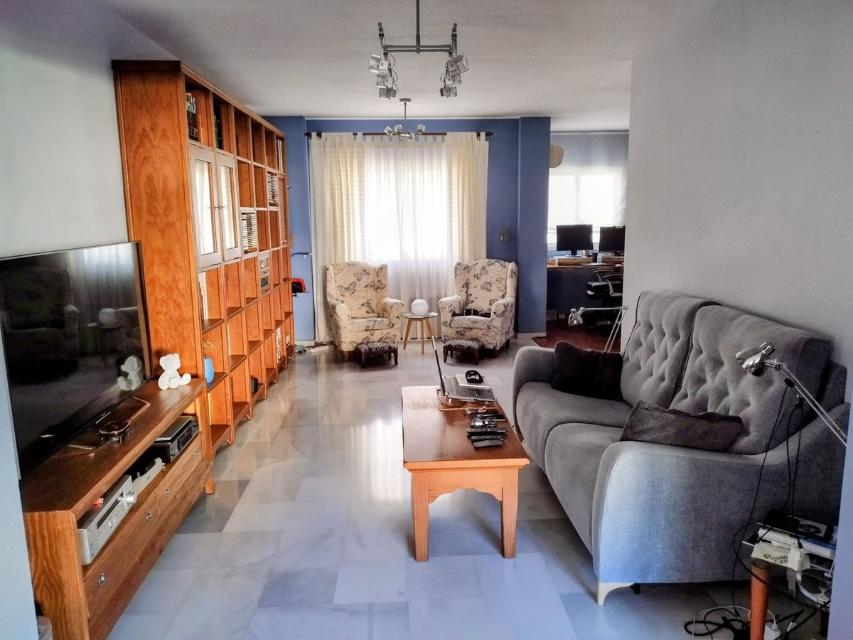 3 Bed Middle Floor Apartment in Málaga Este