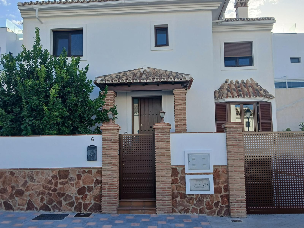 4 Bed Detached Villa in Los Pacos