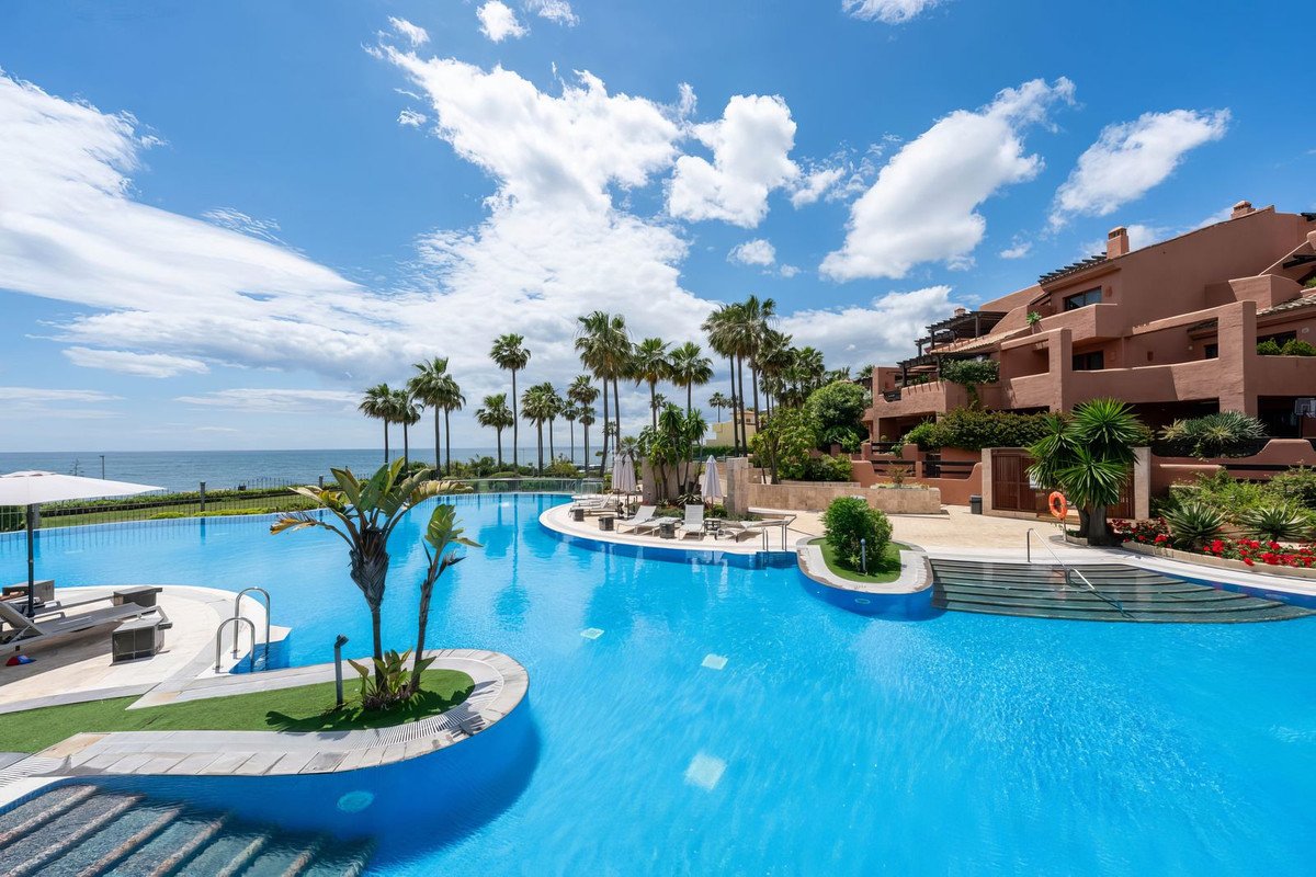 3 Bed Ground Floor Apartment in New Golden Mile