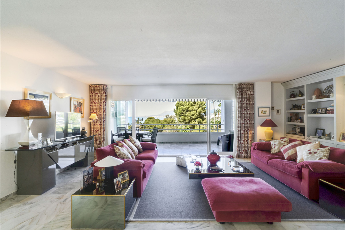 3 Bed Middle Floor Apartment in Torre Real