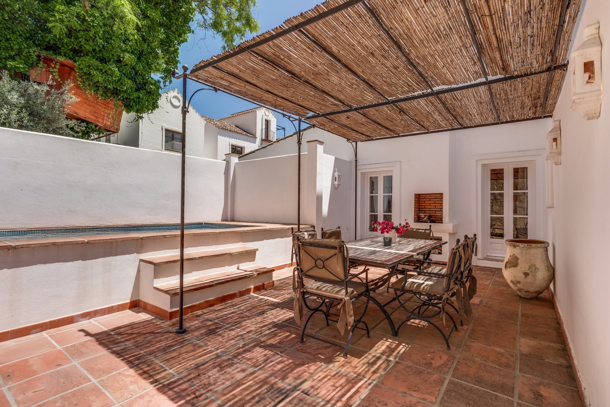 2 Bed Ground Floor Apartment in La Zagaleta