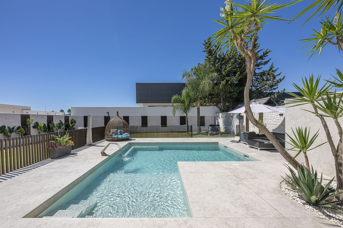 3 Bed Detached Villa in New Golden Mile