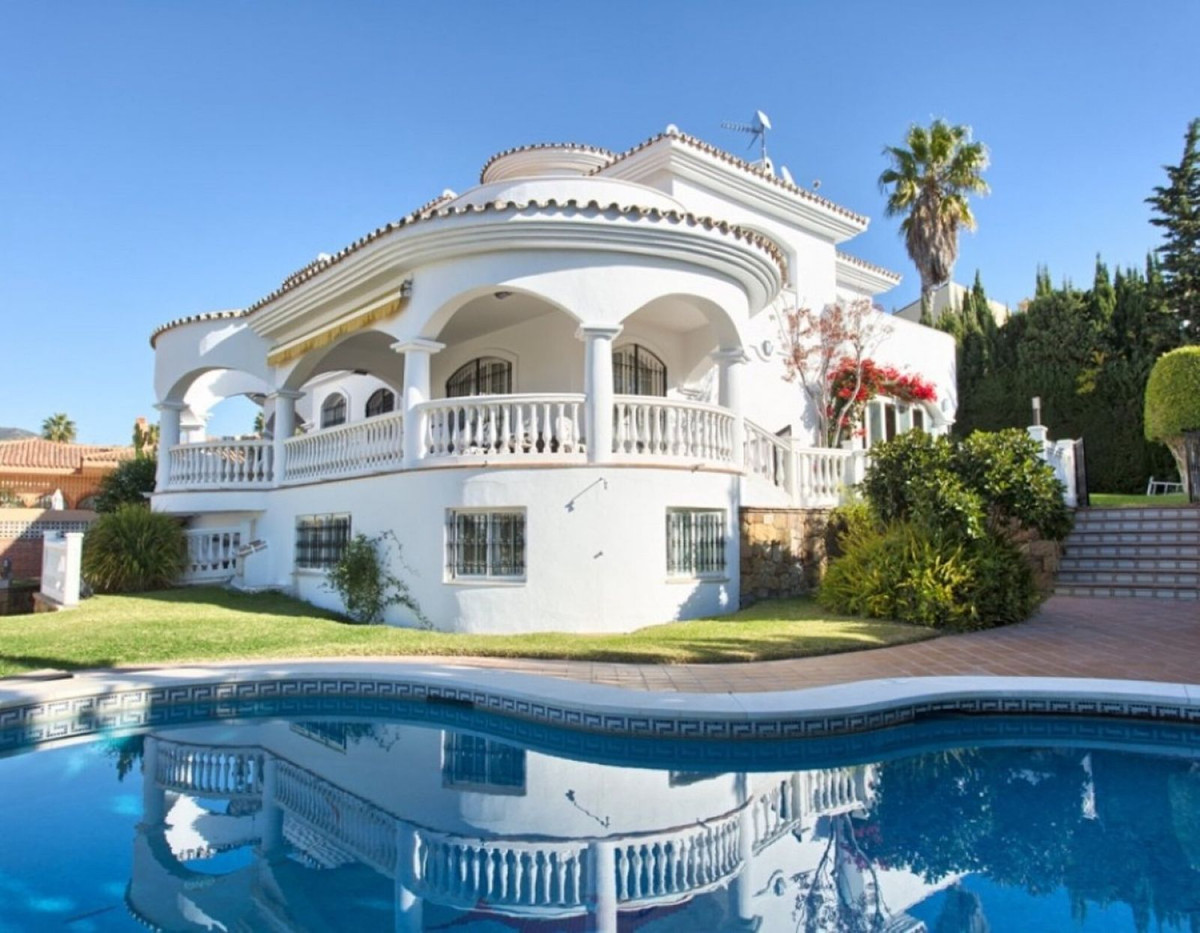 4 Bed Detached Villa in Torrequebrada