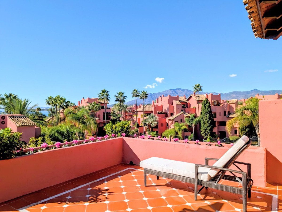 3 Bed Penthouse Duplex in New Golden Mile
