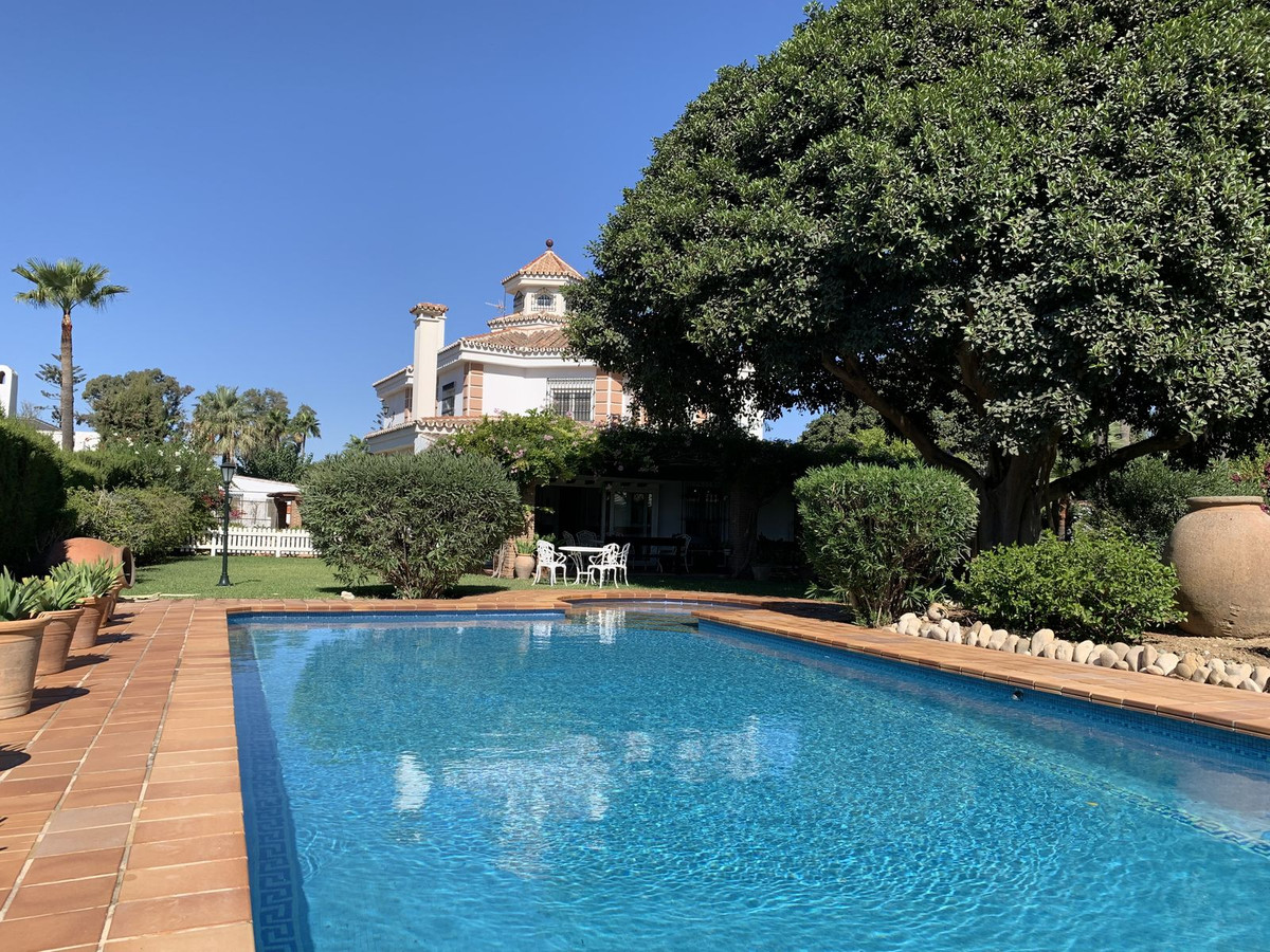 5 Bed Detached Villa in Guadalmar
