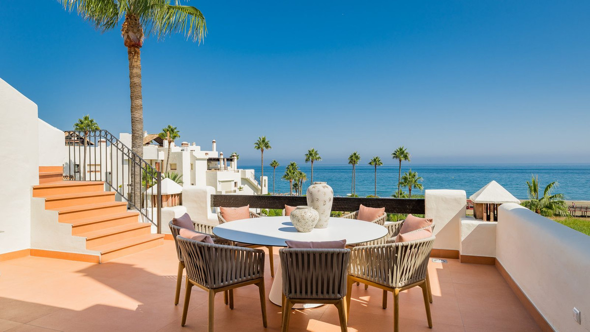 3 Bed Penthouse in New Golden Mile