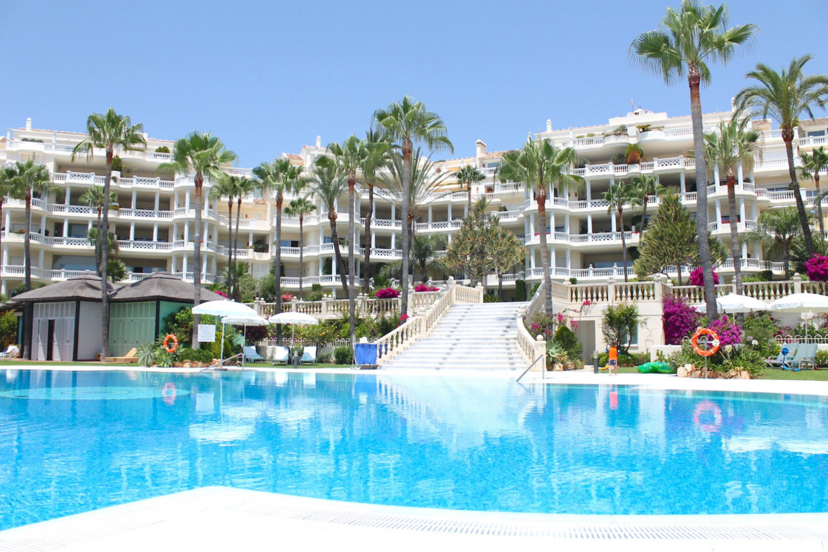 4 Bed Penthouse in New Golden Mile