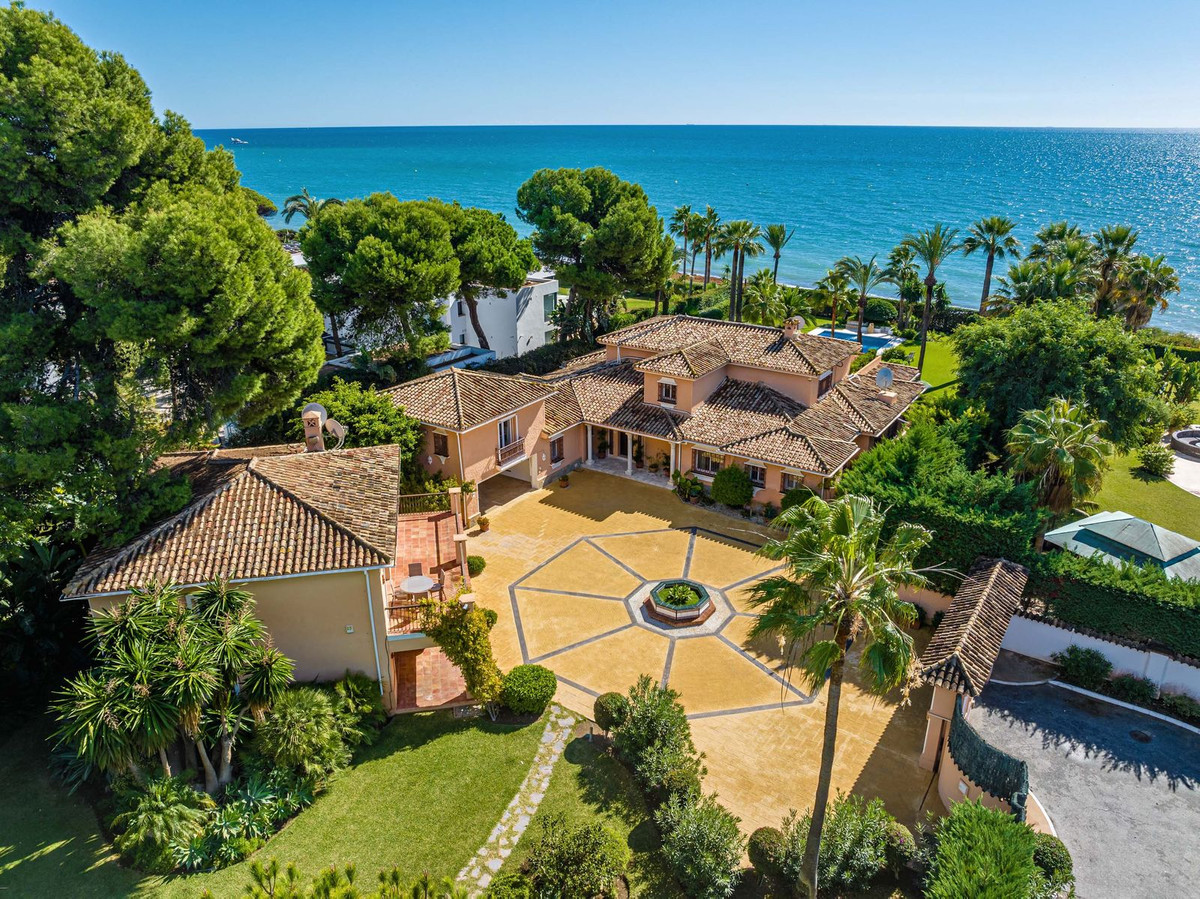 9 Bed Detached Villa in Benamara