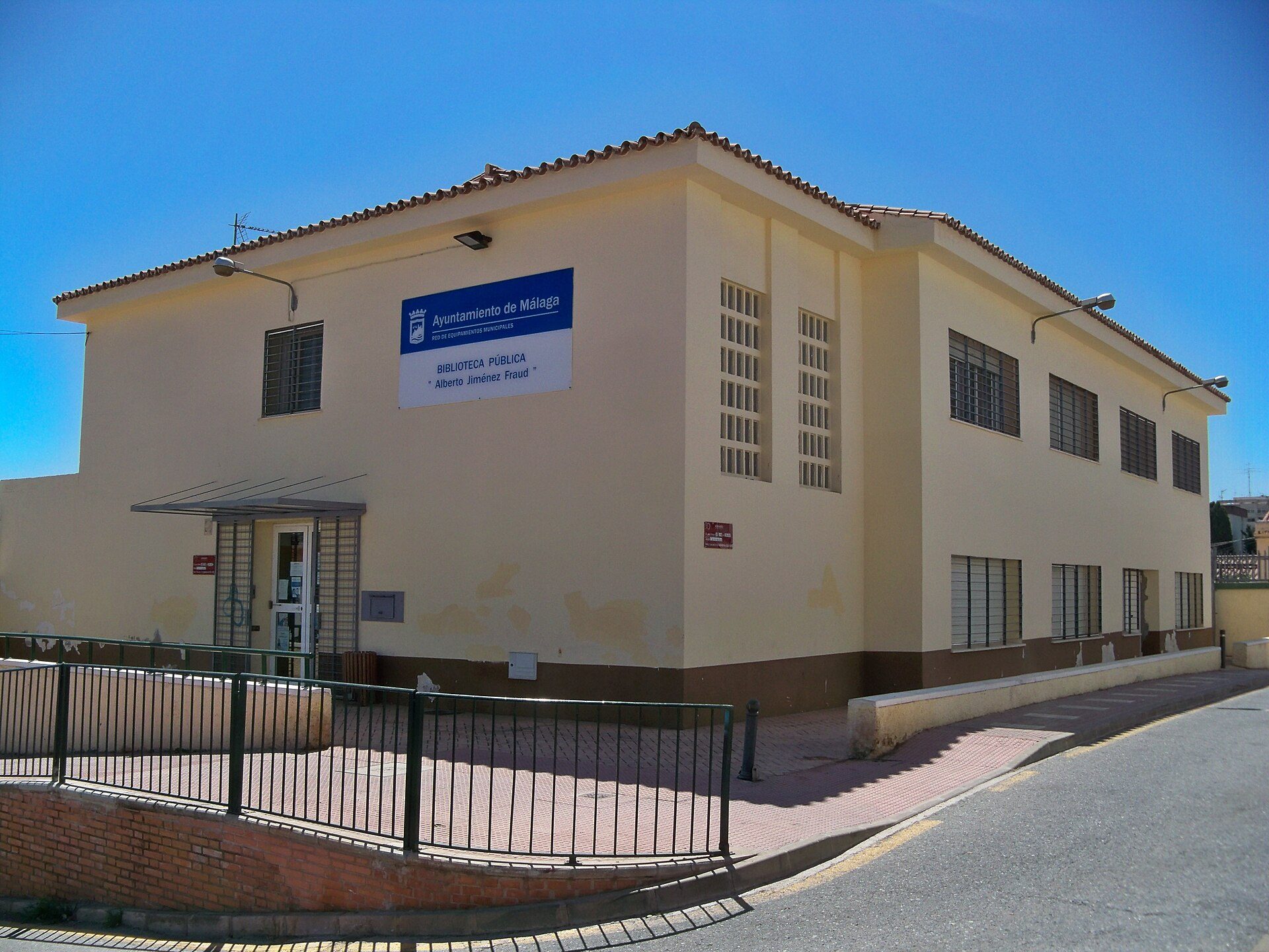 Biblioteca pública municipal Alberto Jiménez Fraud, en Málaga, España.