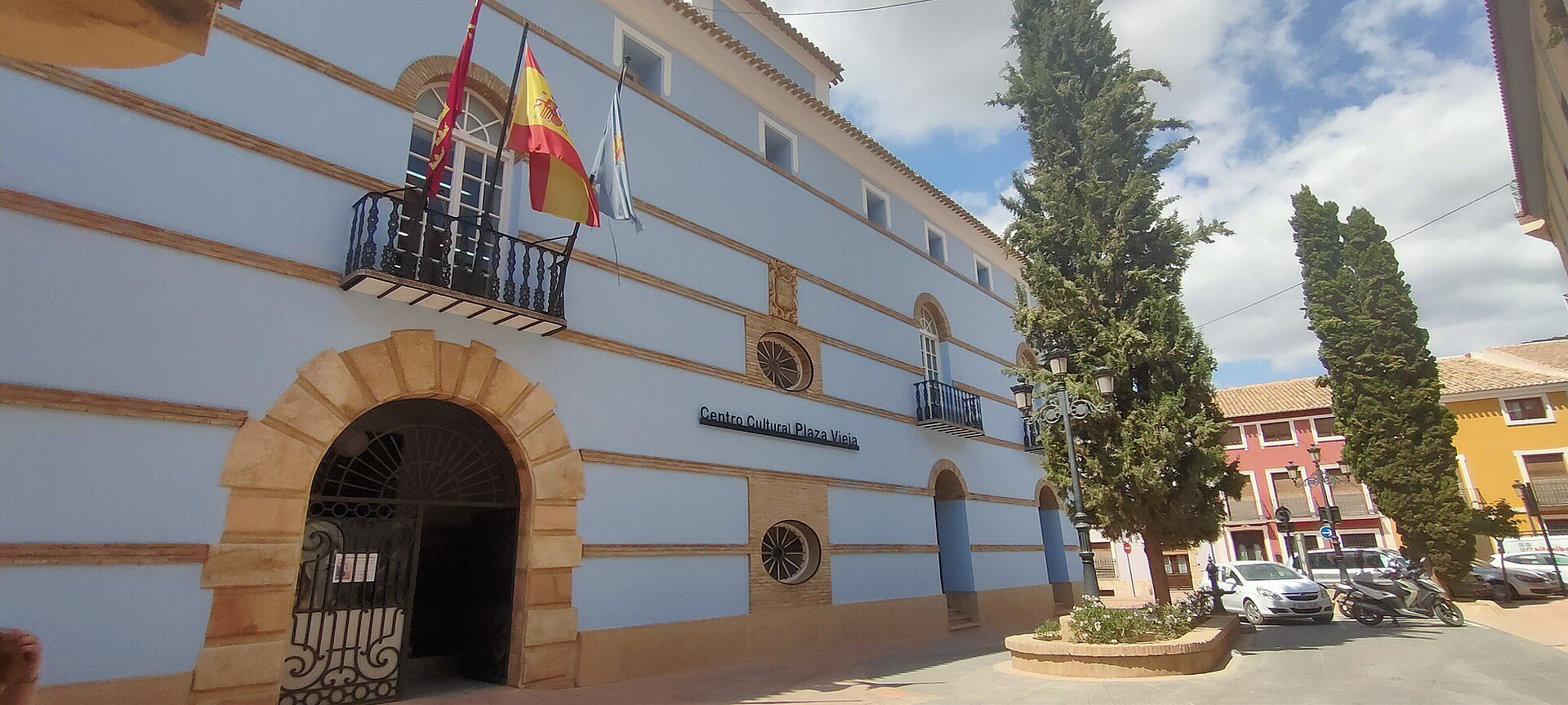 Se trata de una casa señorial característica del municipio fechada entre los sig