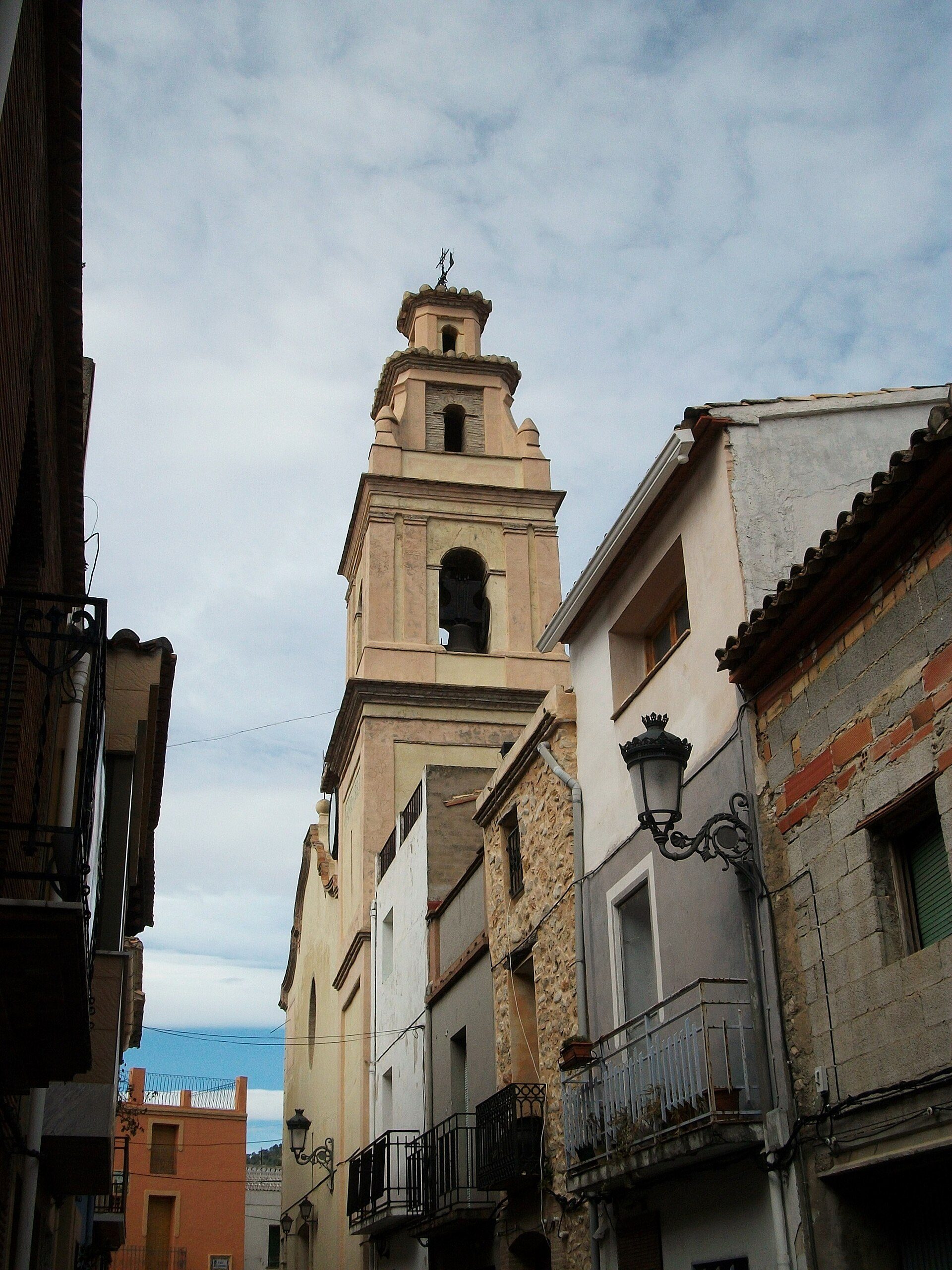 Alt text: Historic building with a bell tower, surrounded by narrow streets and old architecture.