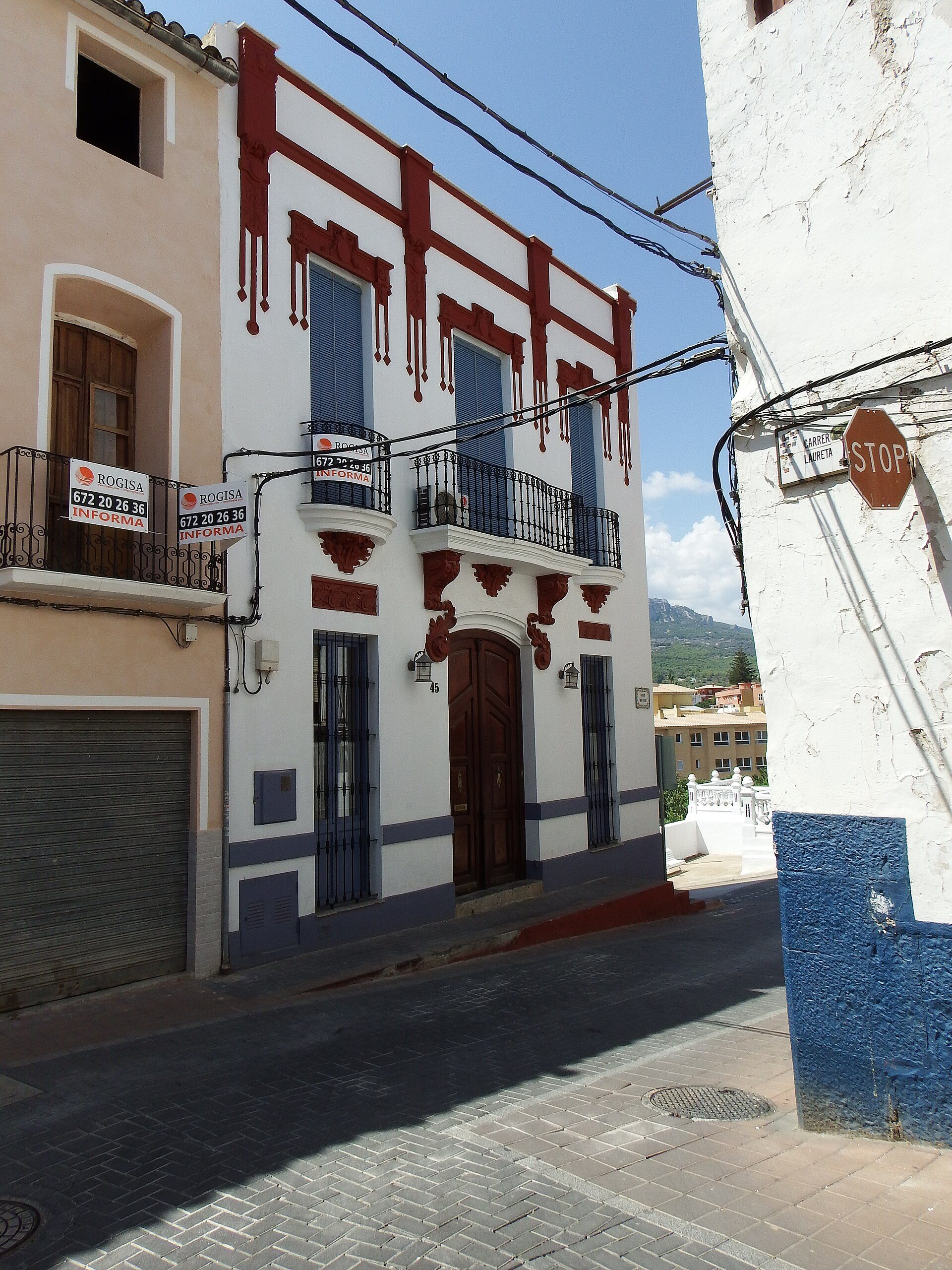 Two-bedroom apartment with balcony, mountain view, modern amenities.