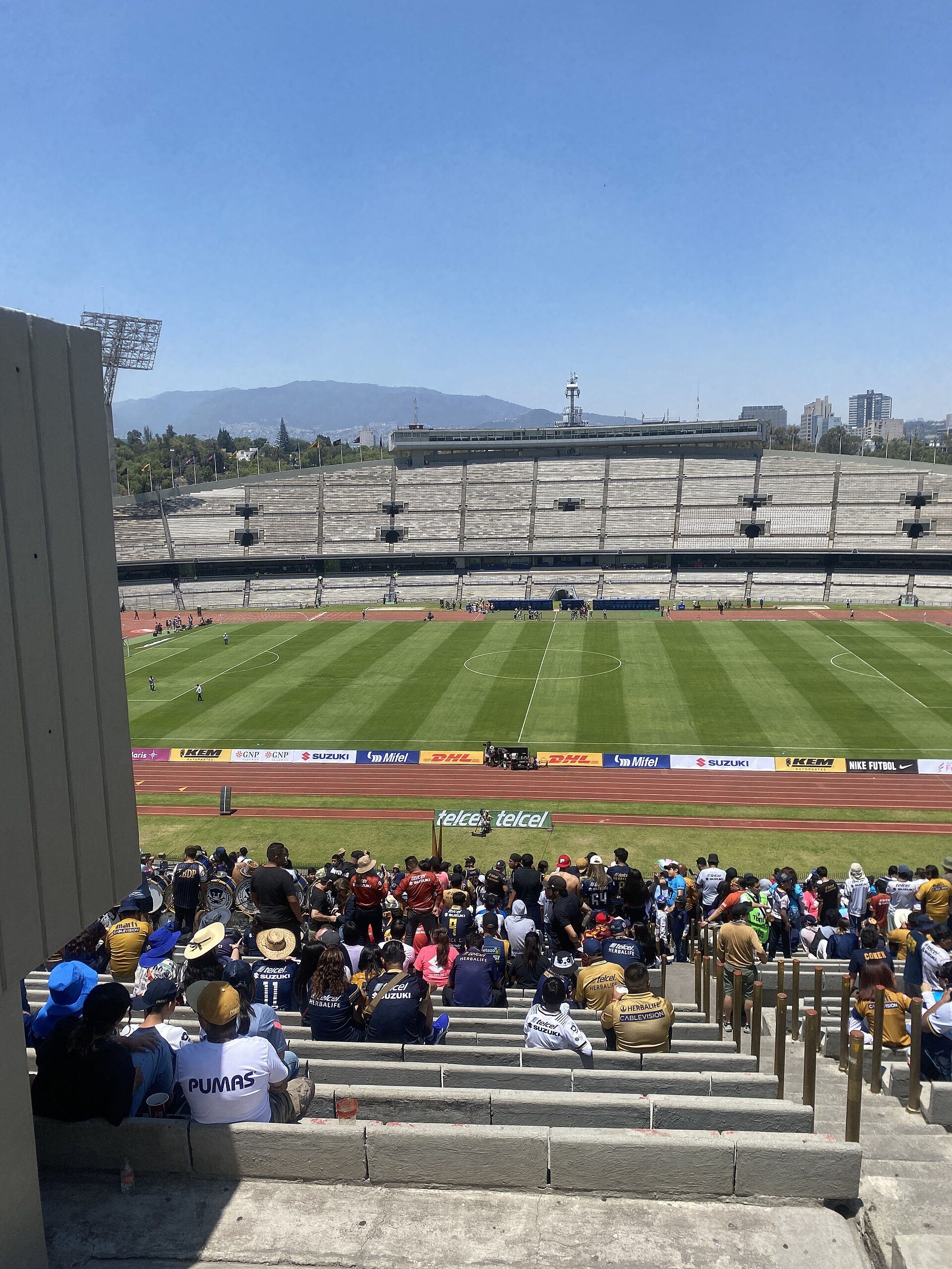 Images from the match between Pumas vs Chivas Femenil, Torneo Clausura 2025, Estadio Olímpico Universitario, Mexico City. | ProtoplasmaKid | CC BY-SA 4.0