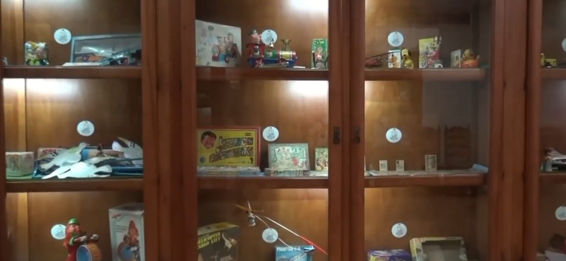 Muestra de juguetes ubicada en la sala de exposiciones de los Museos del aguardi