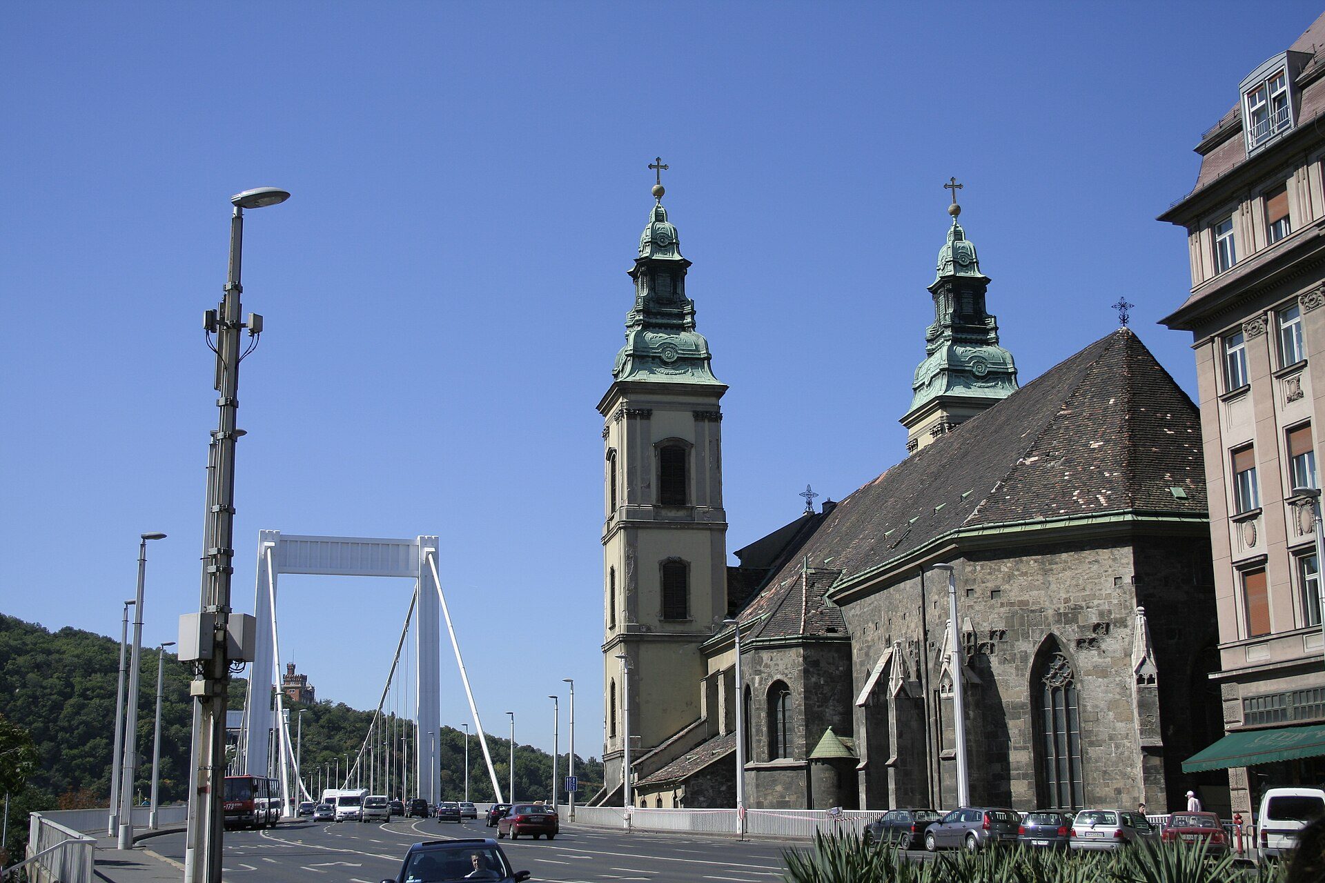 Alt text: "Room with city view, featuring large windows and modern decor.