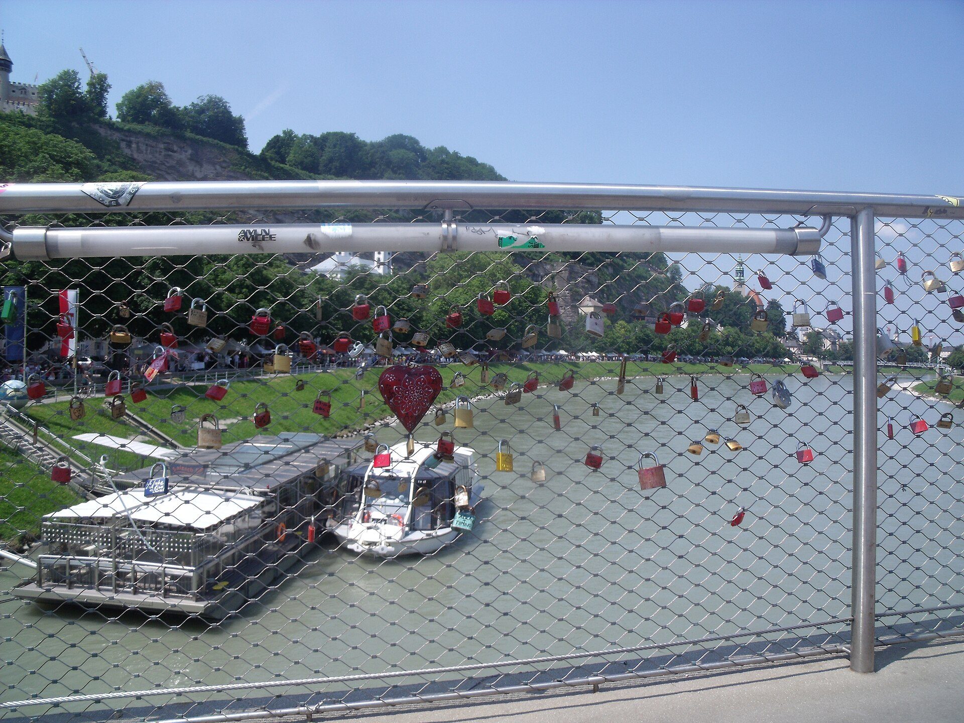 Alt text: Room with scenic river view, featuring a boat and heart-shaped decorations.