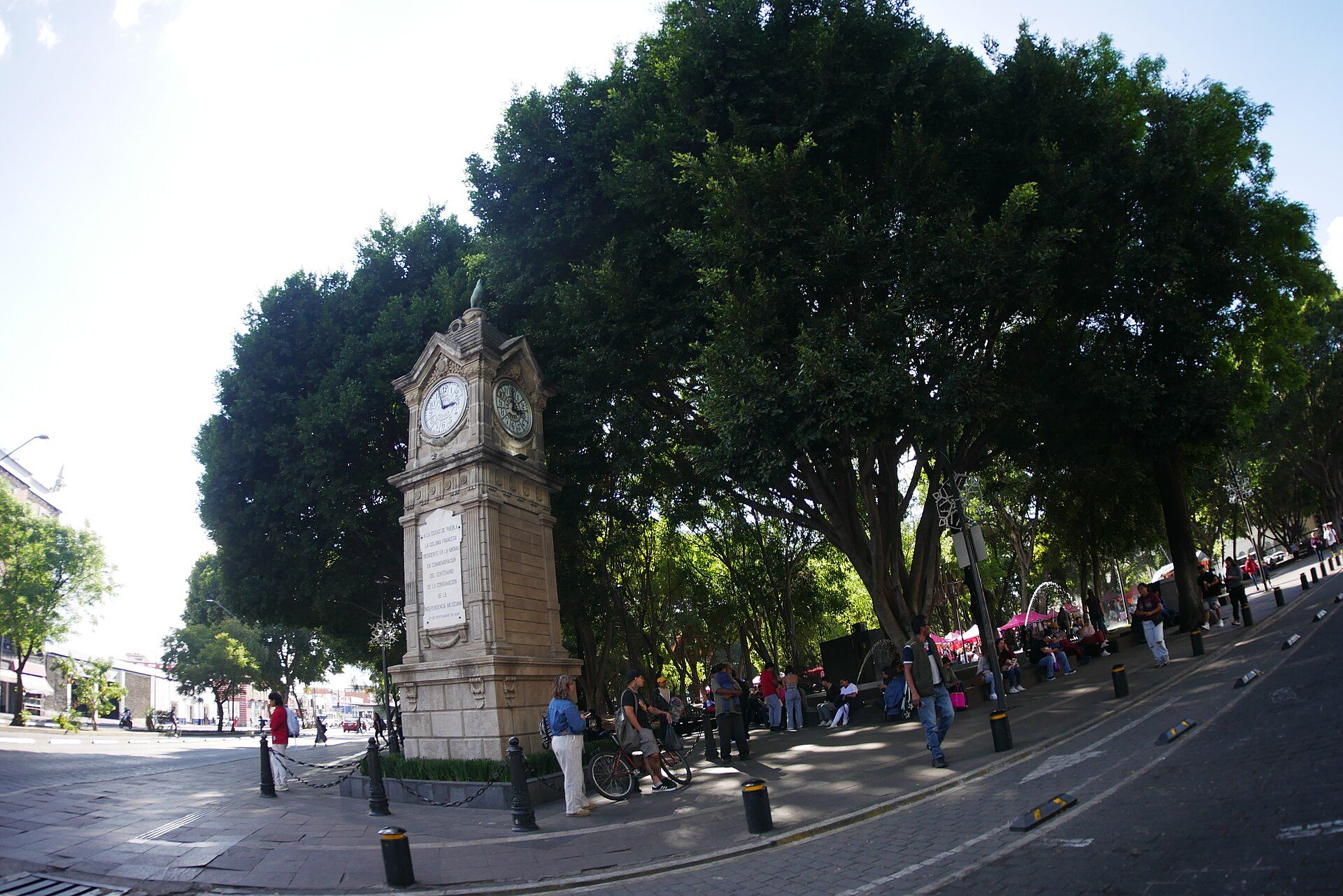 Reloj El Gallito y esquina del Paseo Bravo | Luisalvaz | CC BY-SA 4.0