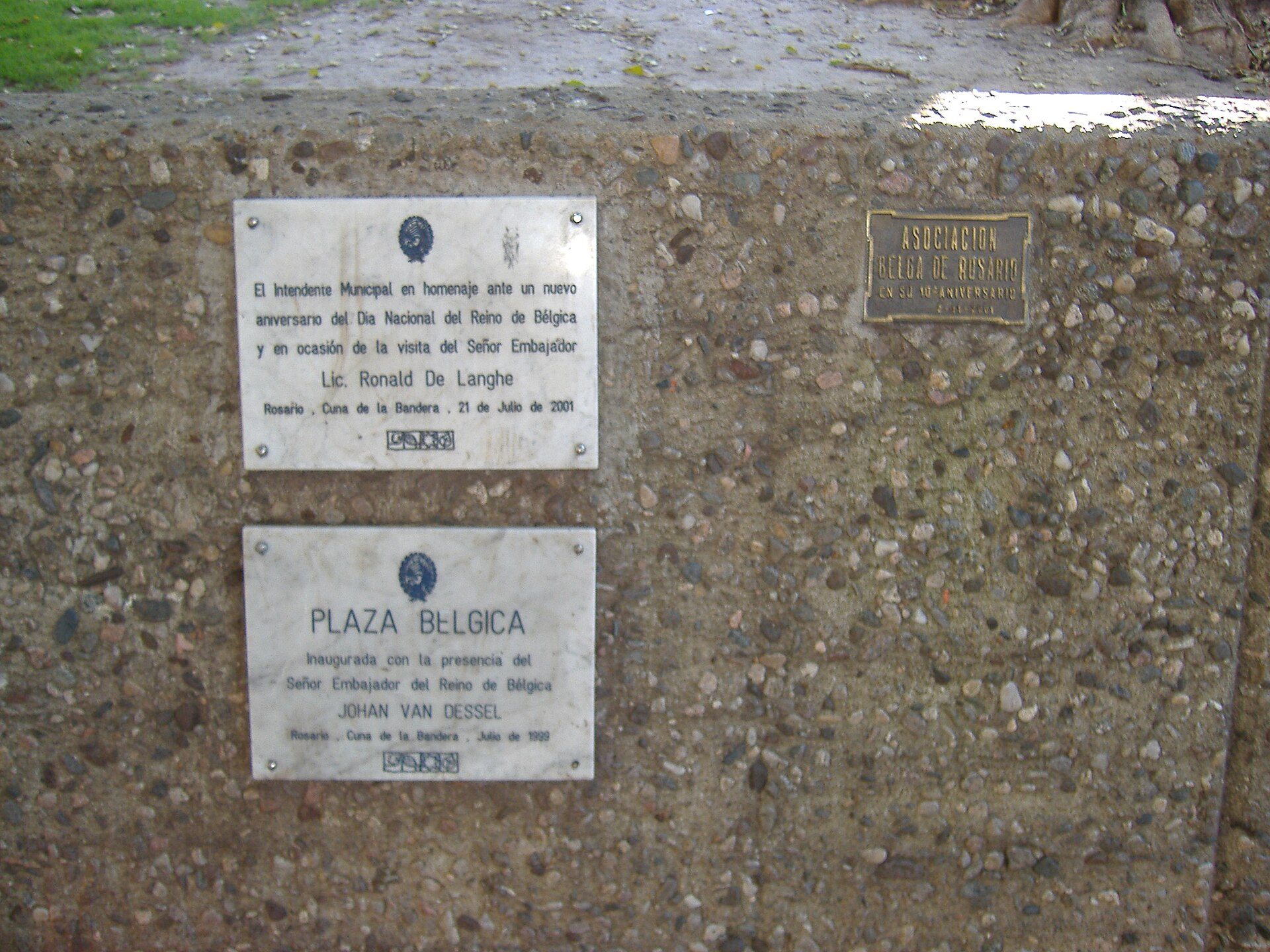 Two plaques on a stone wall commemorating historical figures and events.