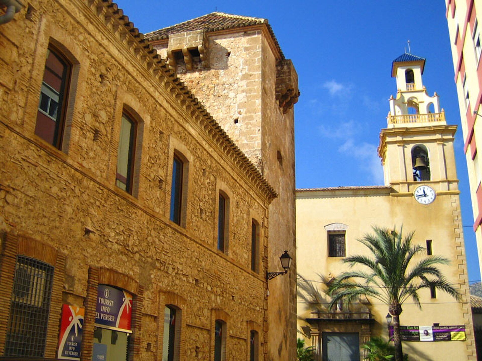 Torre del Palau i l'església de Sant Roc a El Verger, Marina Alta, País Valencià