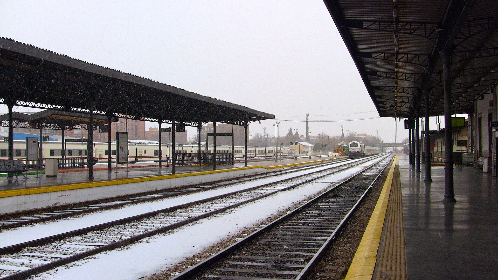 Vista de la estación de Granada un día de nevada.