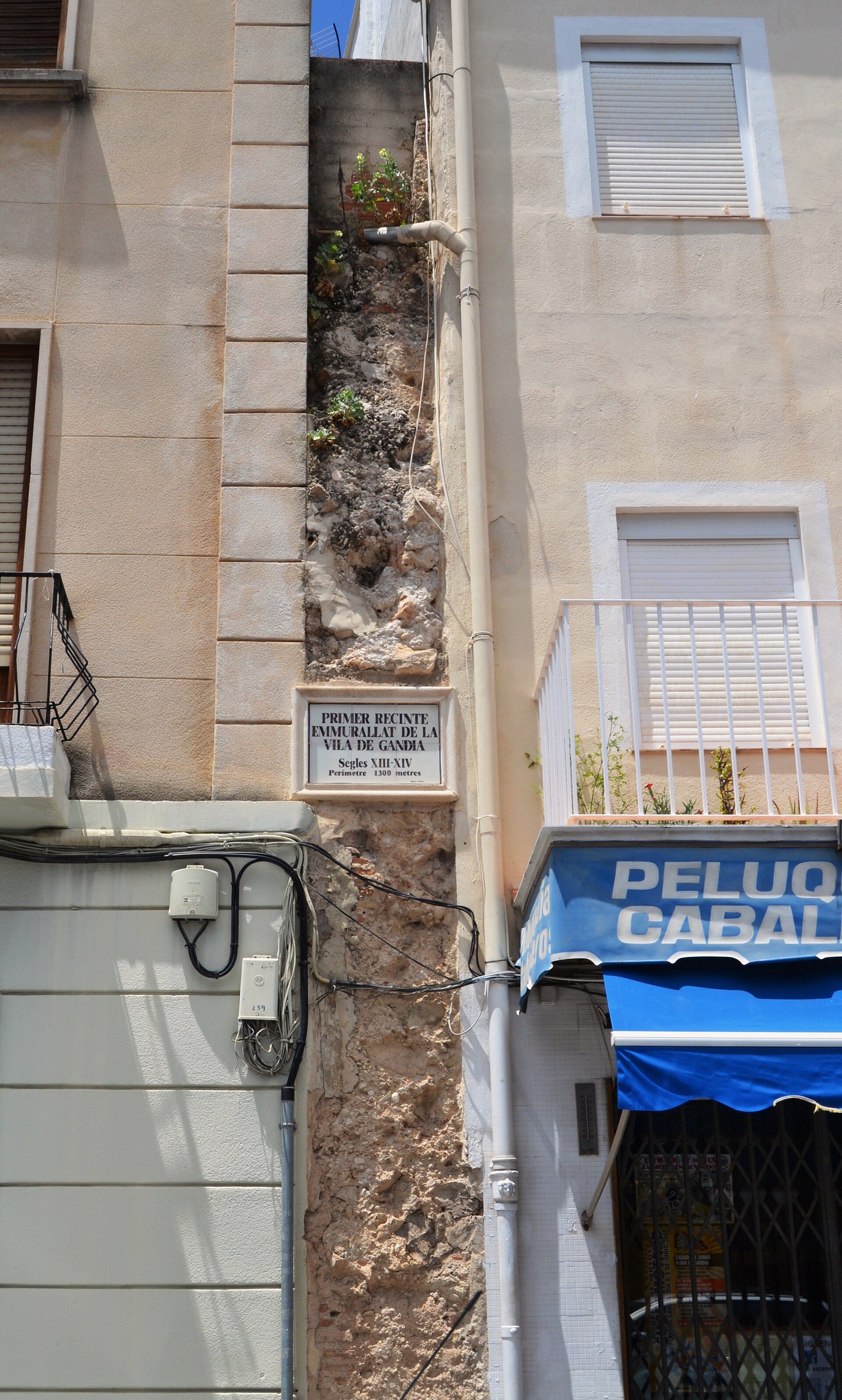 Restes del primer recinte emmurallat de la vila de Gandia, segles XIII - XIV.