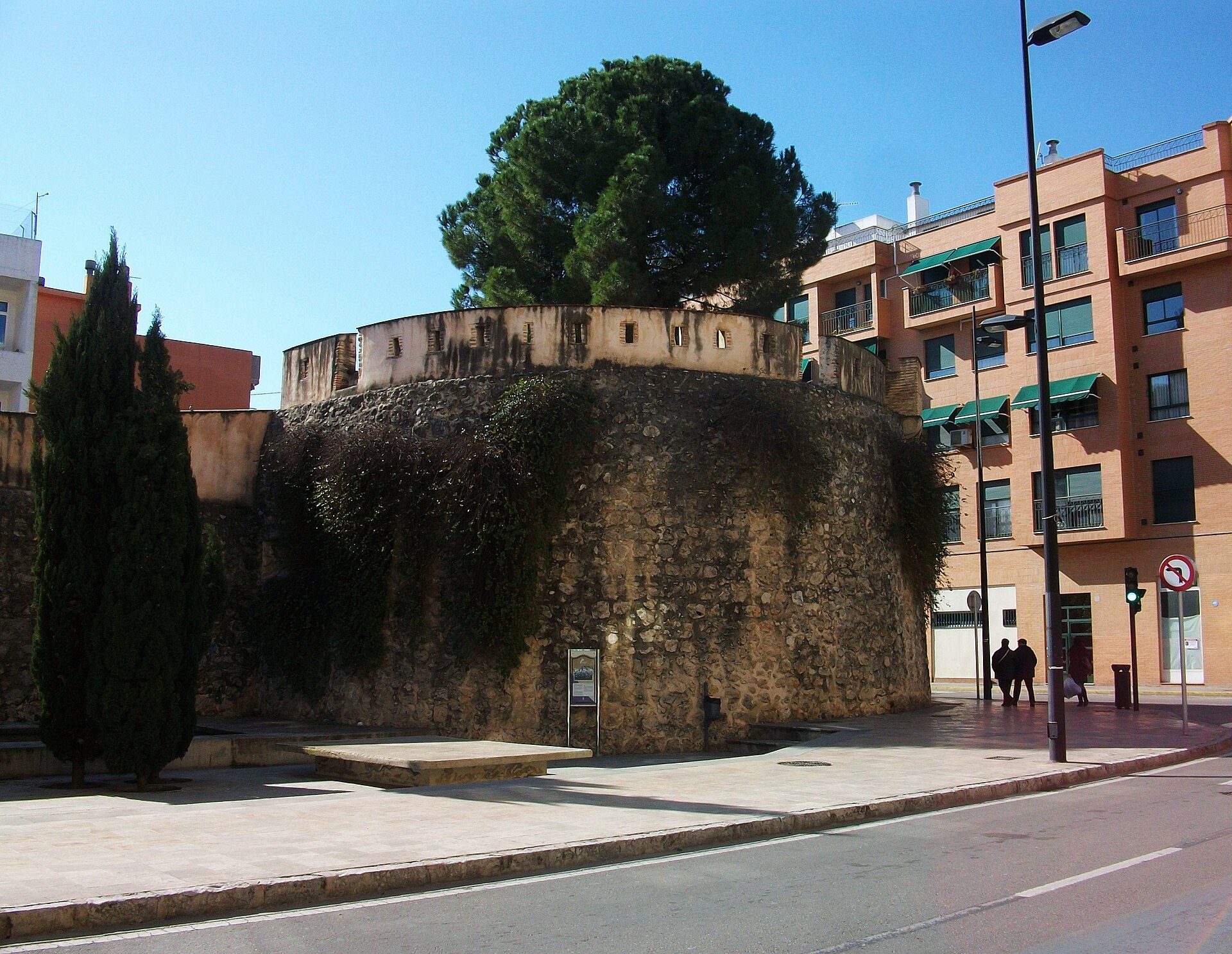 Torrelló del Pi, muralles de Gandia.