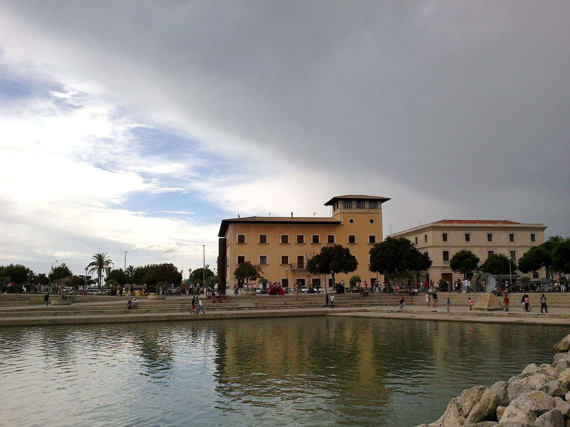 Alt text: Spacious room with waterfront view, featuring large windows and modern amenities.