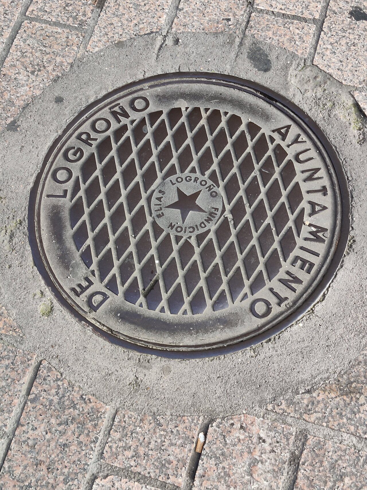 Tapa de alcantarilla en Logroño (España)