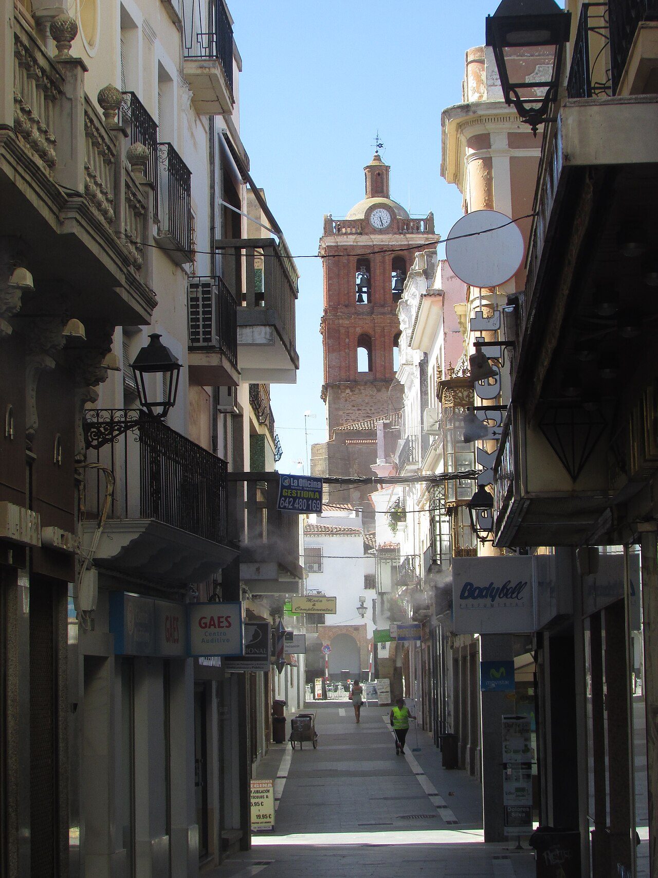 Looking northwards along the Calle Sevilla towards the Iglesia de la Candelaria 