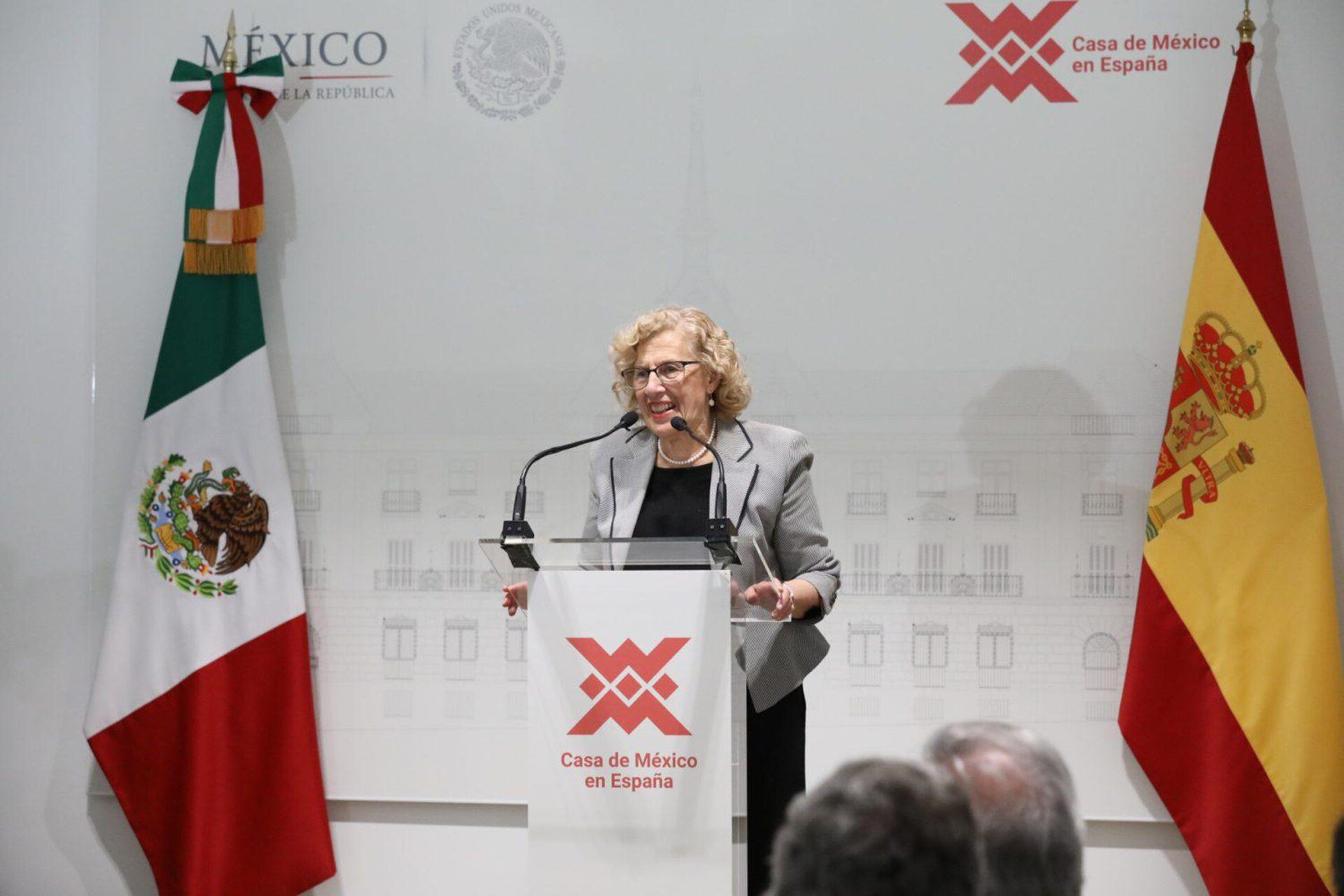 La alcaldesa de Madrid Manuela Carmena, junto con el presidente de México, Enriq