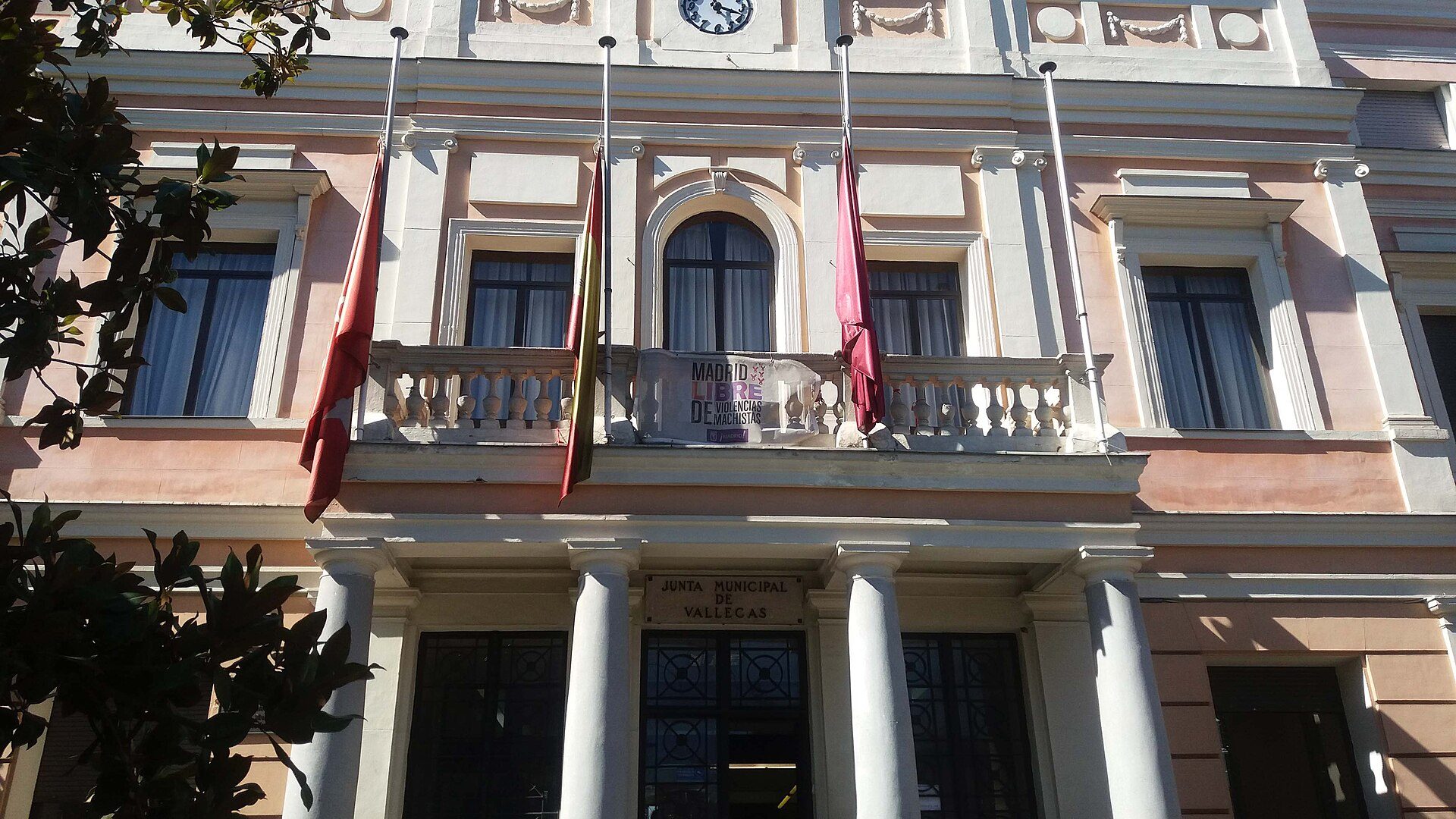 Las banderas de las Juntas Municipales de los Distritos Puente y Villa de Vallec