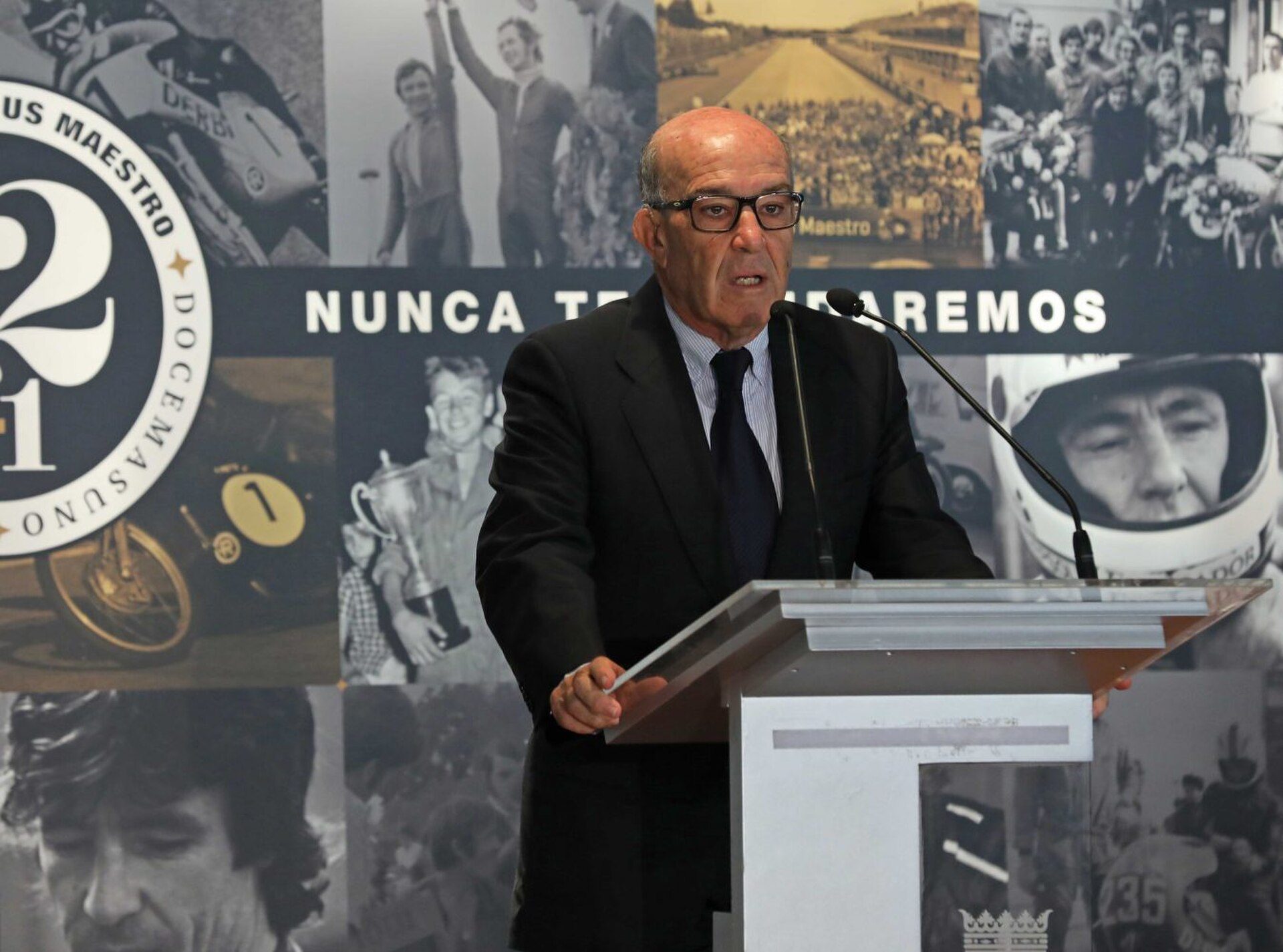 Instituciones y personalidades se han sumado esta mañana a familiares y amigos p