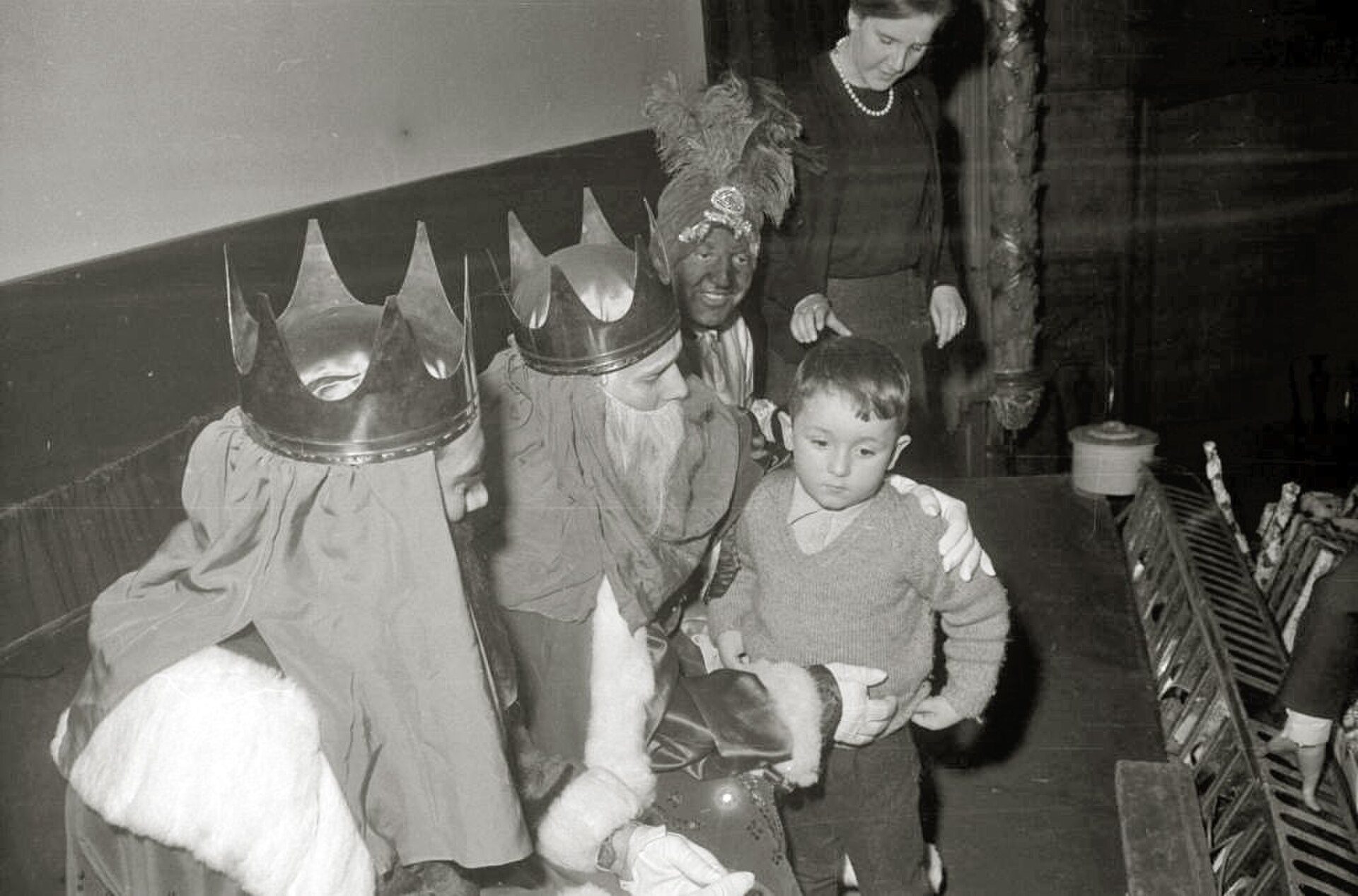 A cozy room with a view of a snowy landscape, featuring a fireplace and comfortable seating.
