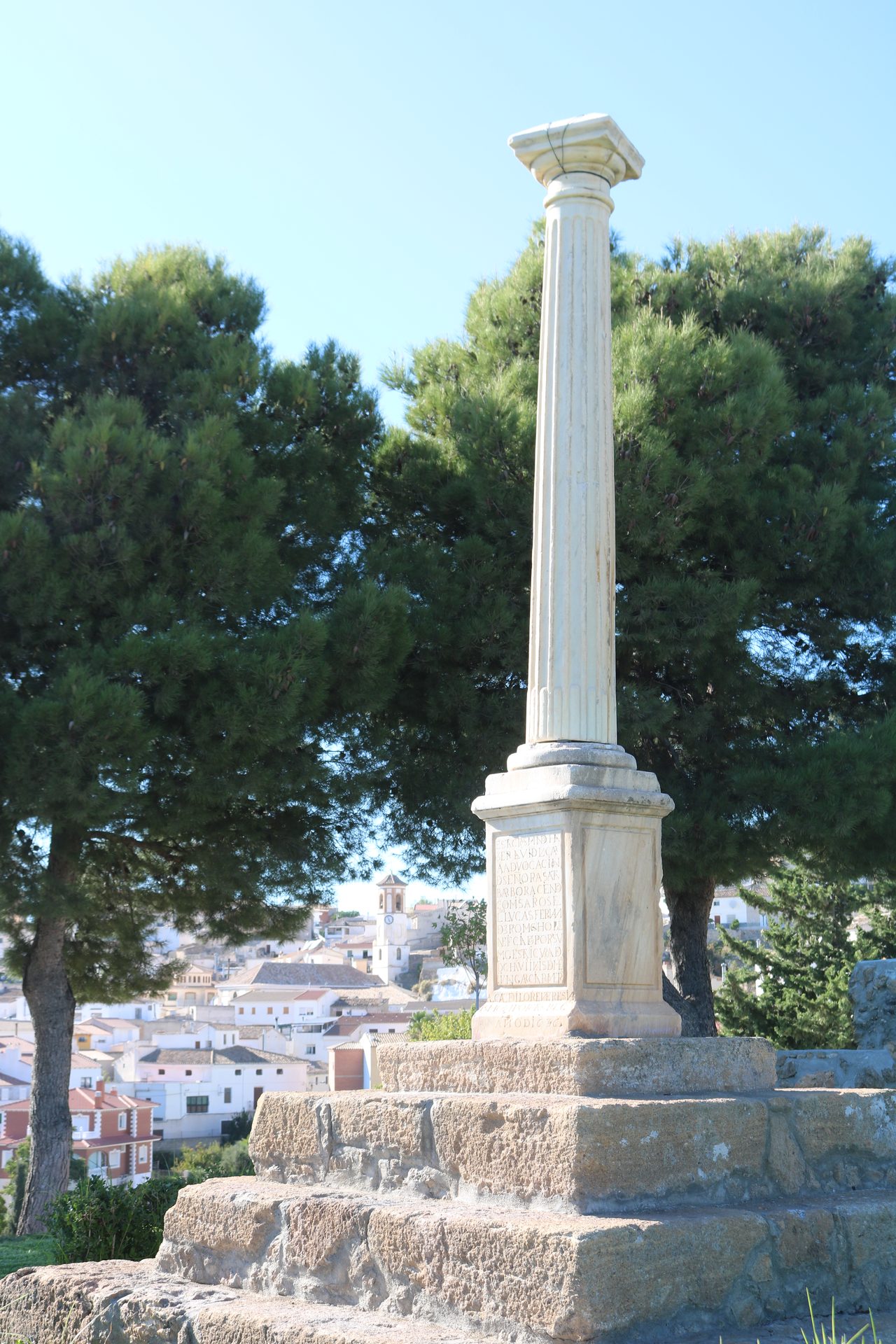 Columna del mirador La Santa, en la localidad almeriense de Lúcar, España. | CLILÚCARCELA | CC BY-SA 4.0