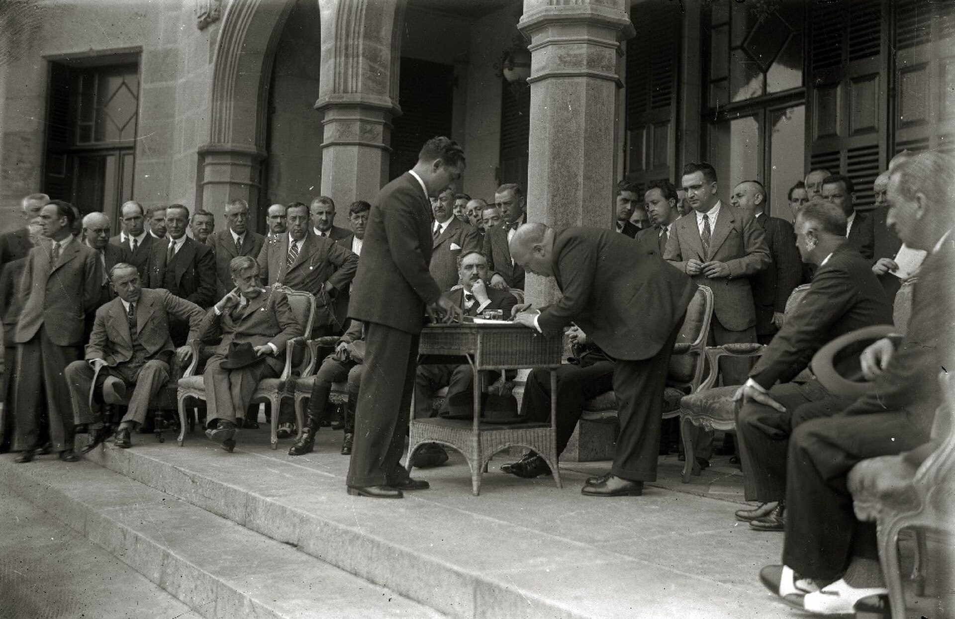 * Título original: Reunion política en el palacio de Miramar (7/7)
Localización: