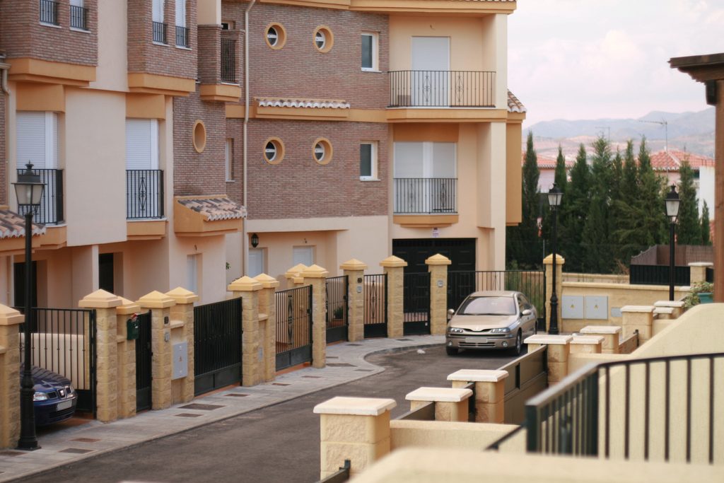 Calle en los Ogíjares (Granada, España)