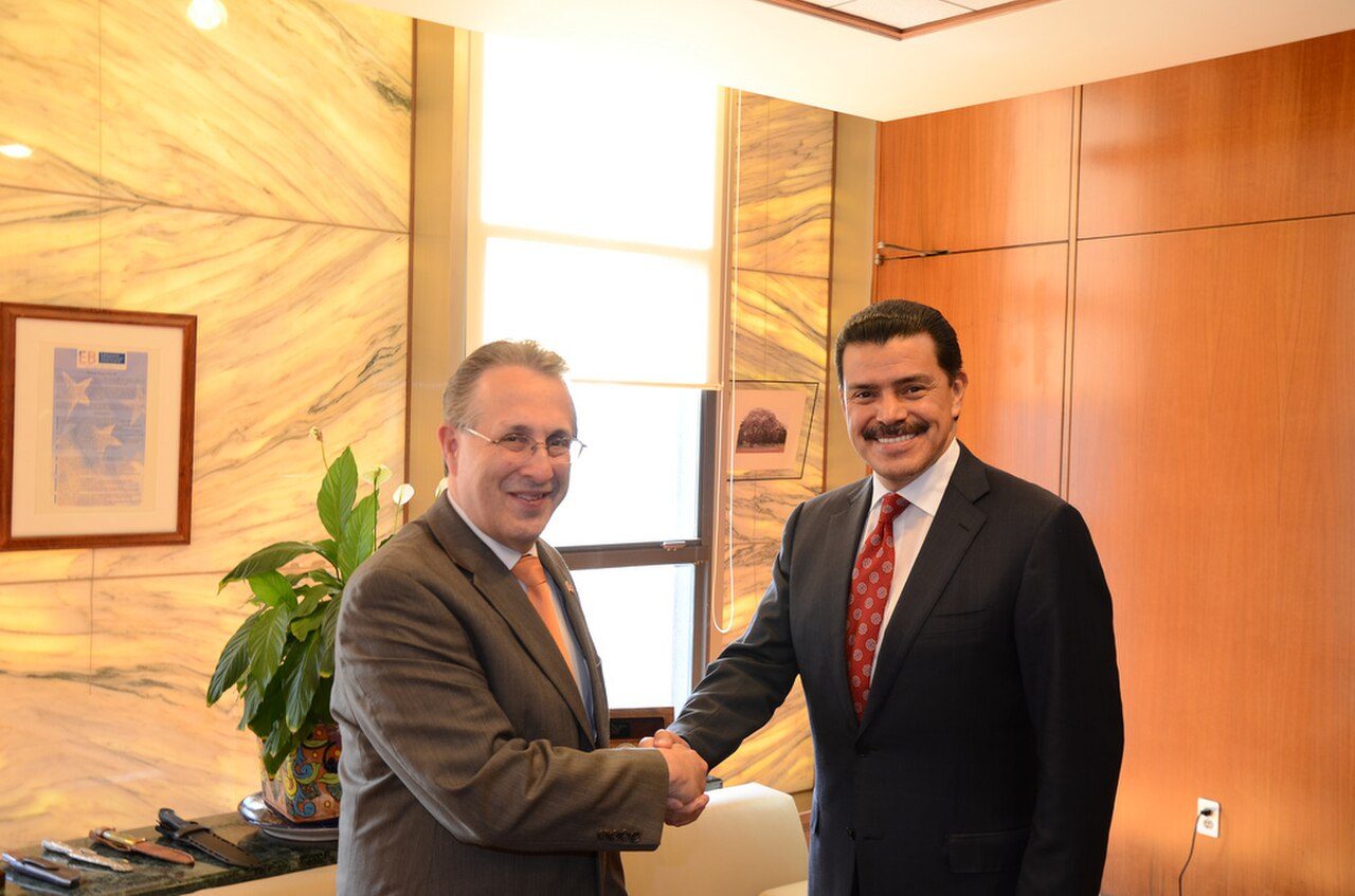 U.S. Ambassador to Mexico Earl Anthony Wayne and Hidalgo Governor Francisco Olve