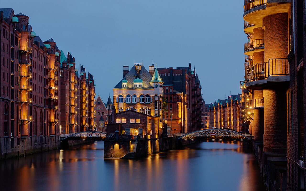 Wasserschloss (view from the Poggenmühlenbrücke) in the night, Speicherstadt, Ha