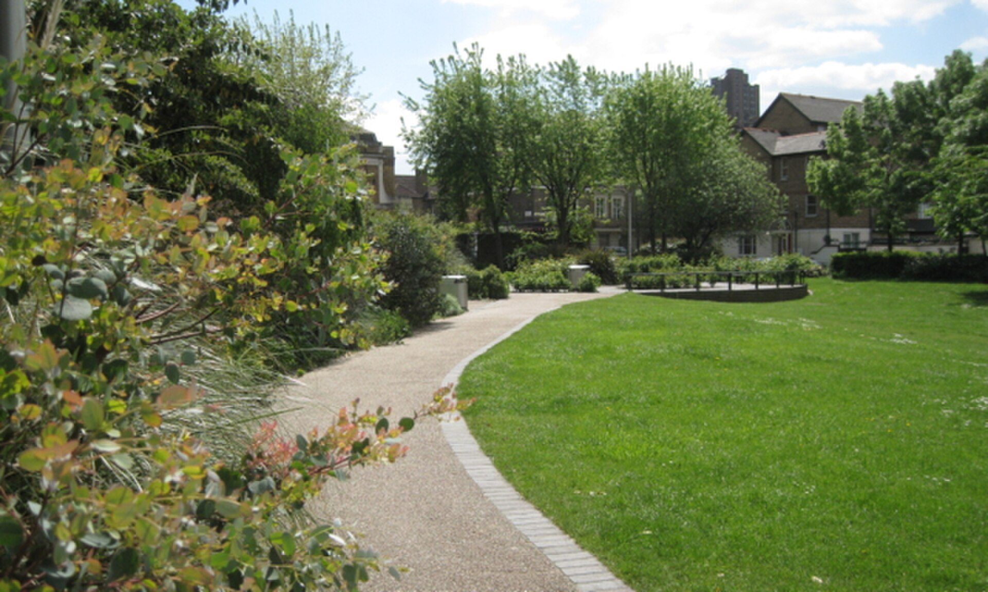 Path to the Rose Garden, Bernie Spain Gardens | Robin Stott | CC BY-SA 2.0
