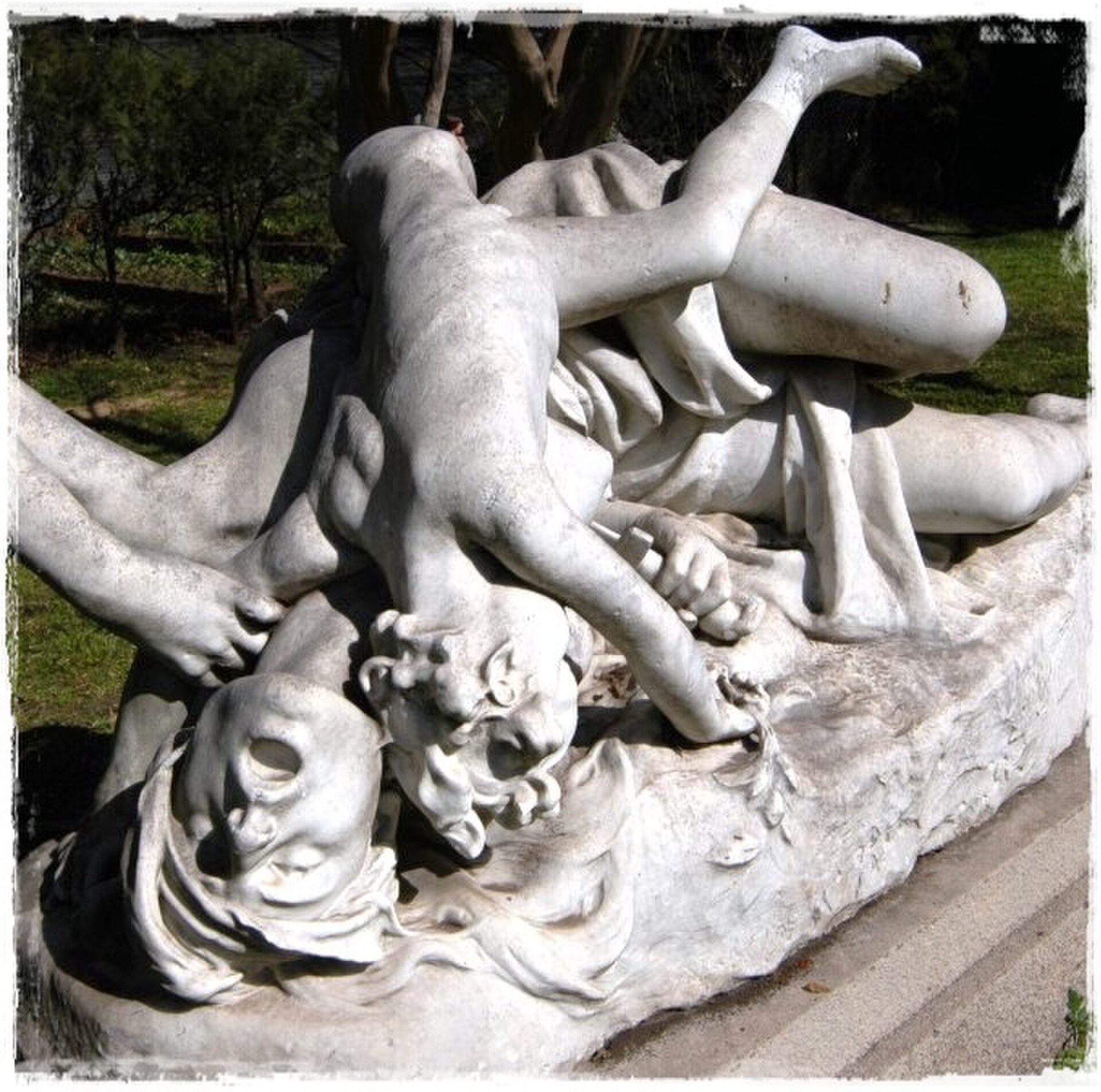 Conjunto escultórico realizado por Agustín Querol, se ubica en el Jardín Botánic