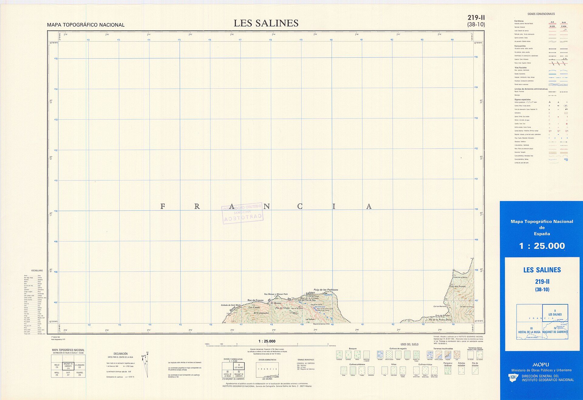 Alt text: Aerial view of a spacious room with a grid layout, featuring a map of France and surrounding areas.