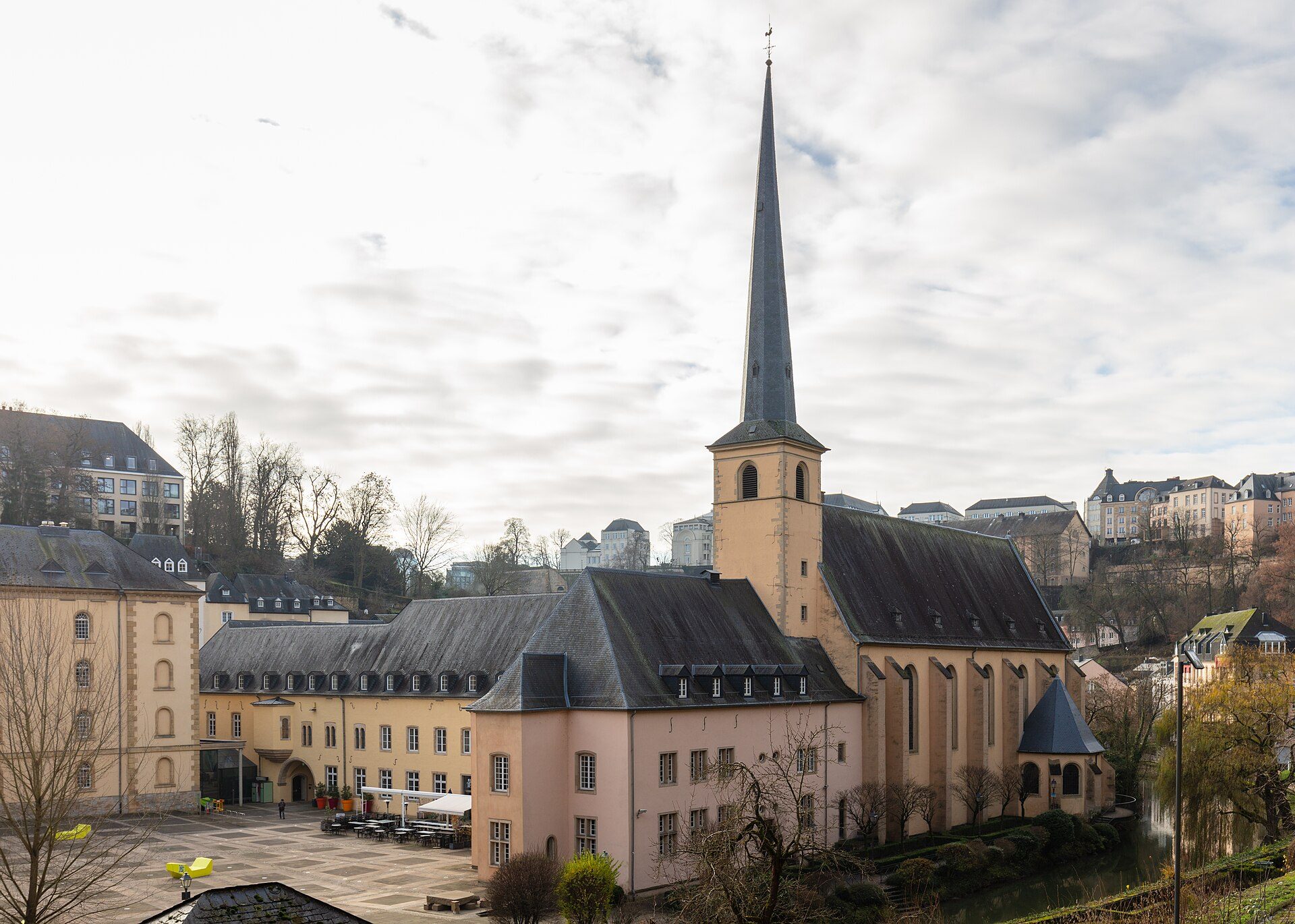 Alt text: Historic church with tall spire, surrounded by buildings, scenic town view.