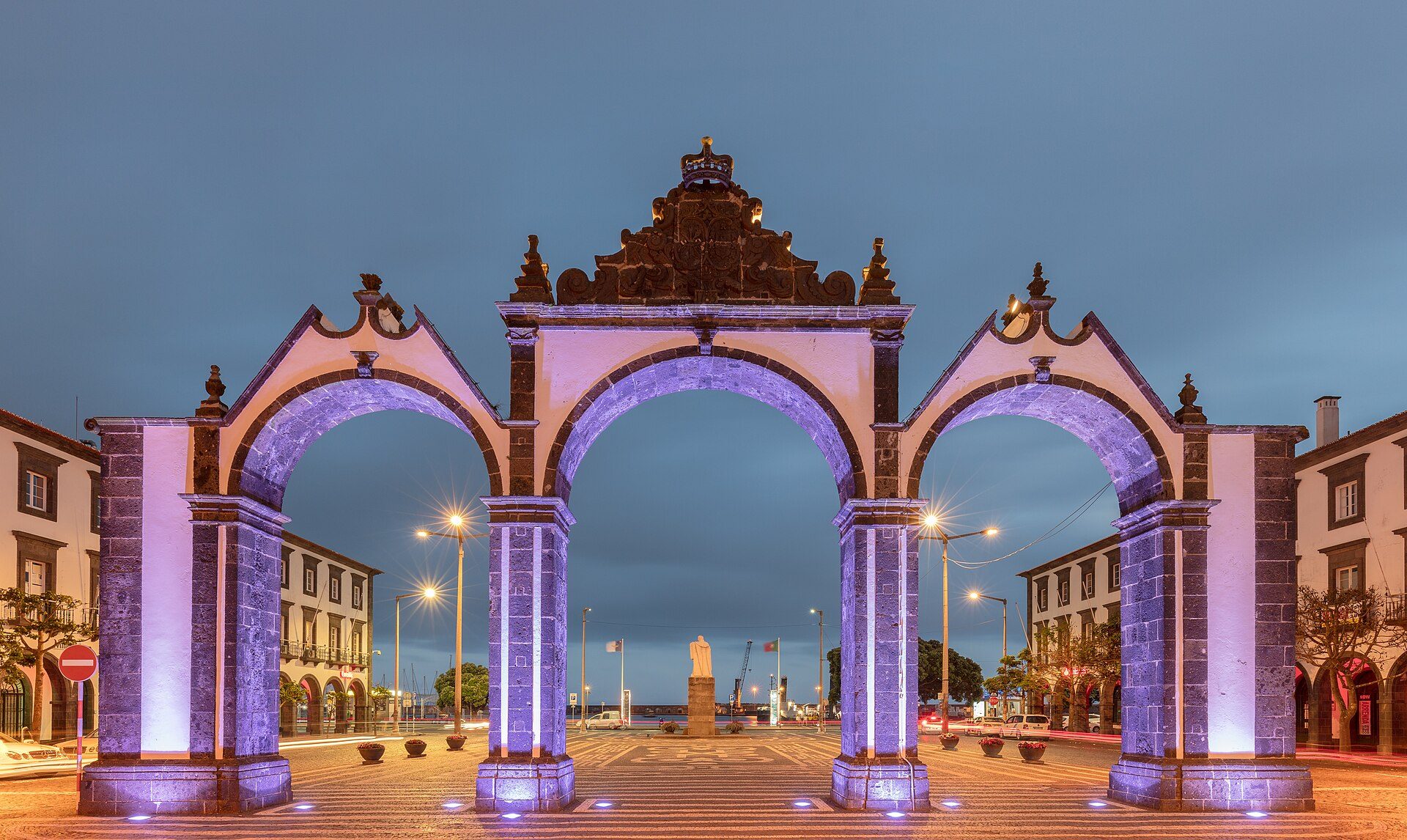 Portas da Cidade, Ponta Delgada, São Miguel Island, Azores, Portugal. | Diego Delso | CC BY-SA 4.0