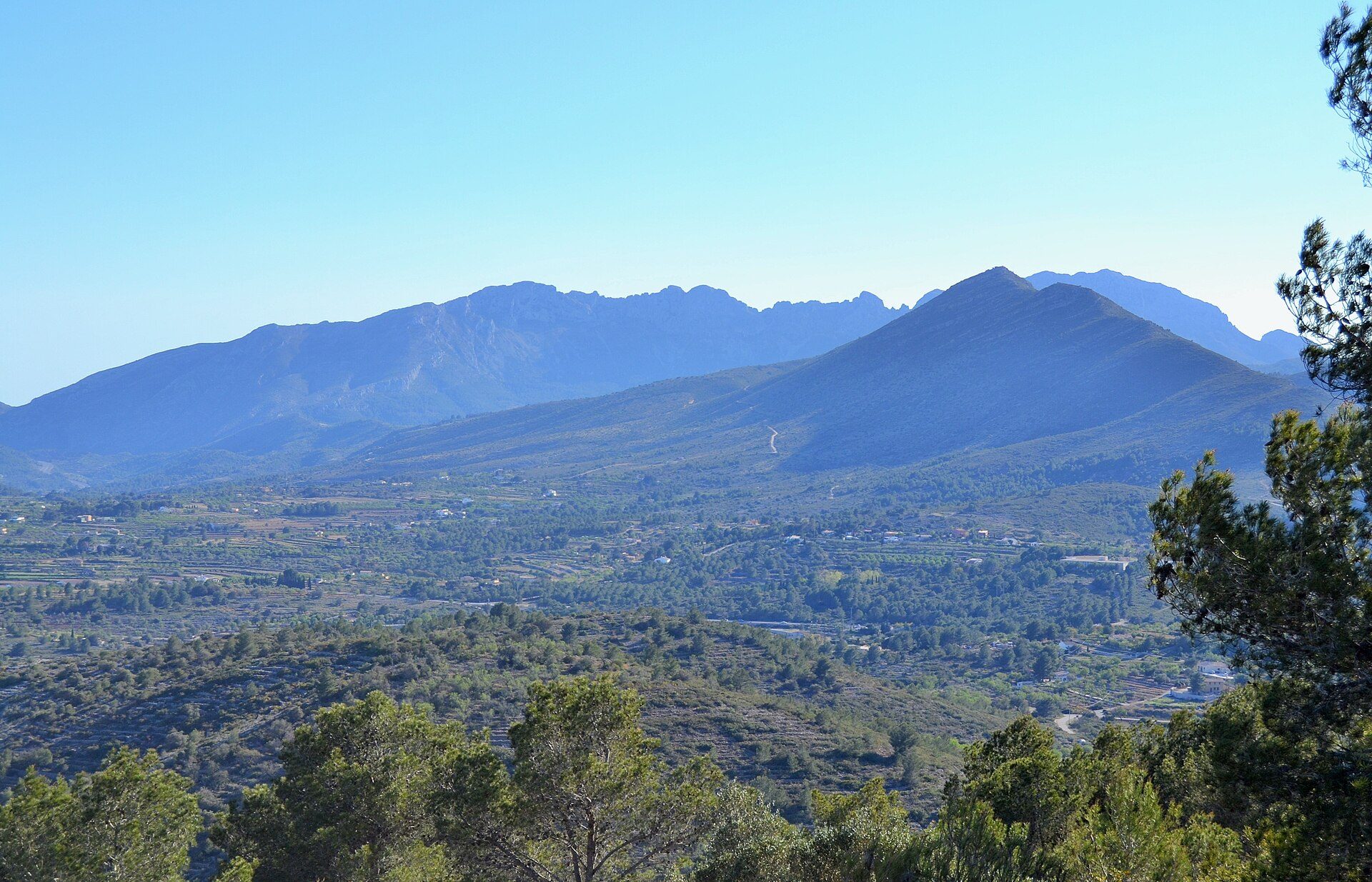 Bèrnia i la Solana vistes des del Murtalet, Senija. | Joanbanjo | CC BY-SA 3.0