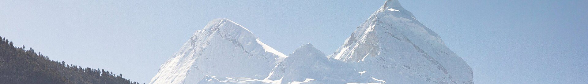 Nevado Huandoy temprano en la manana