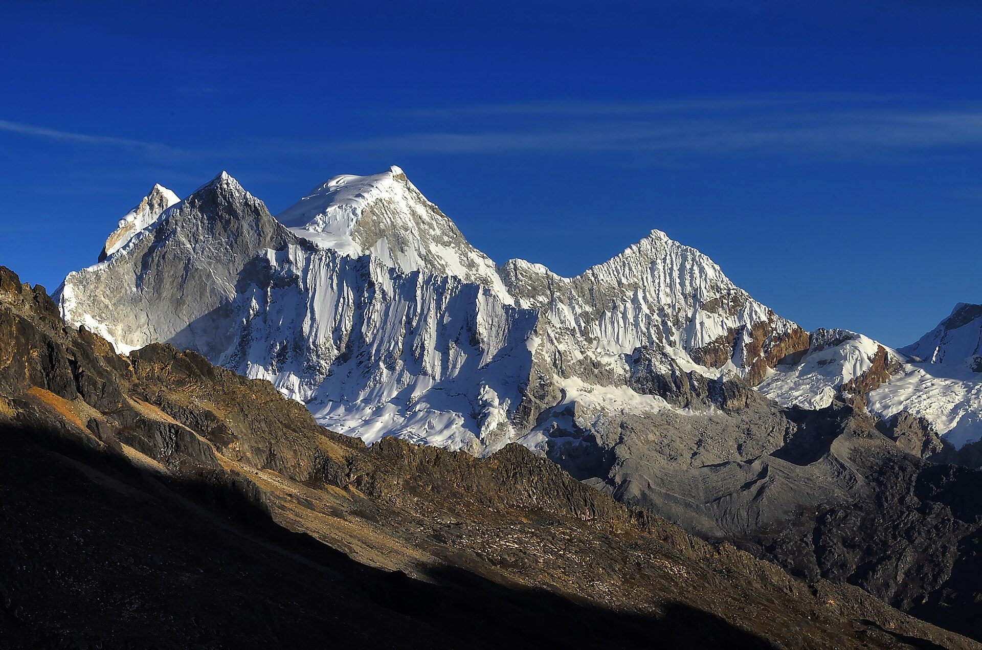 Cumbres del Huandoy desde la morrena del nevado Chopicalqui el 2012, Cordillera 
